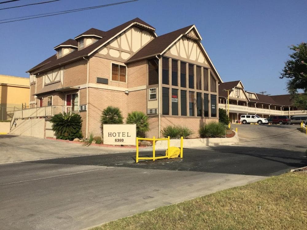 Star Inn Hotel featured exterior or lobby in San Antonio, TX — similar hotel