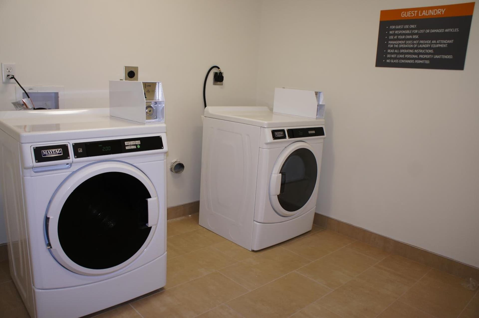 La Quinta Inn & Suites by Wyndham Katy interior in Katy, TX — gallery photo 2