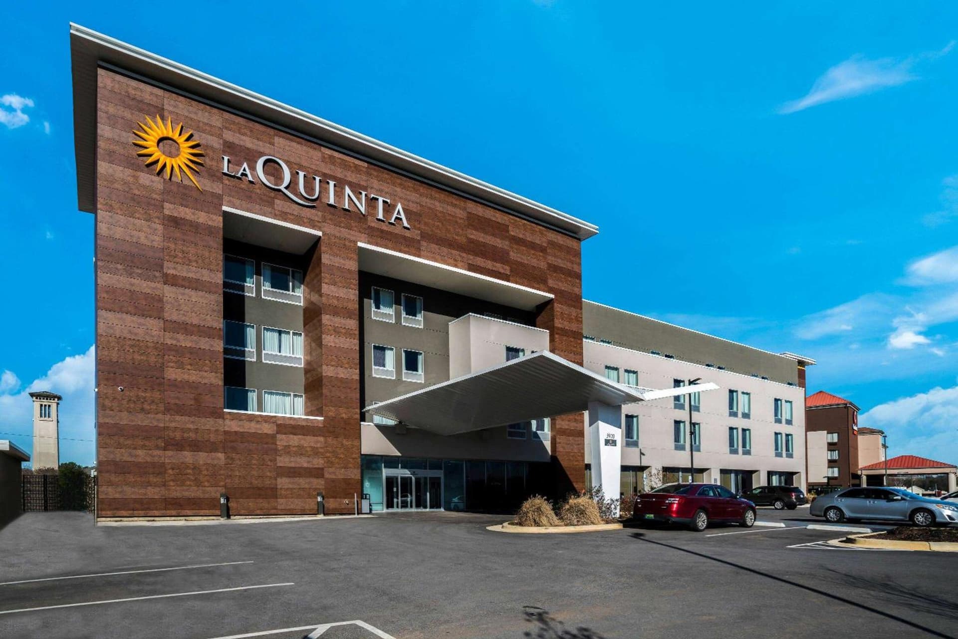 La Quinta by Wyndham Tuscaloosa McFarland interior in Tuscaloosa, AL — gallery photo 2
