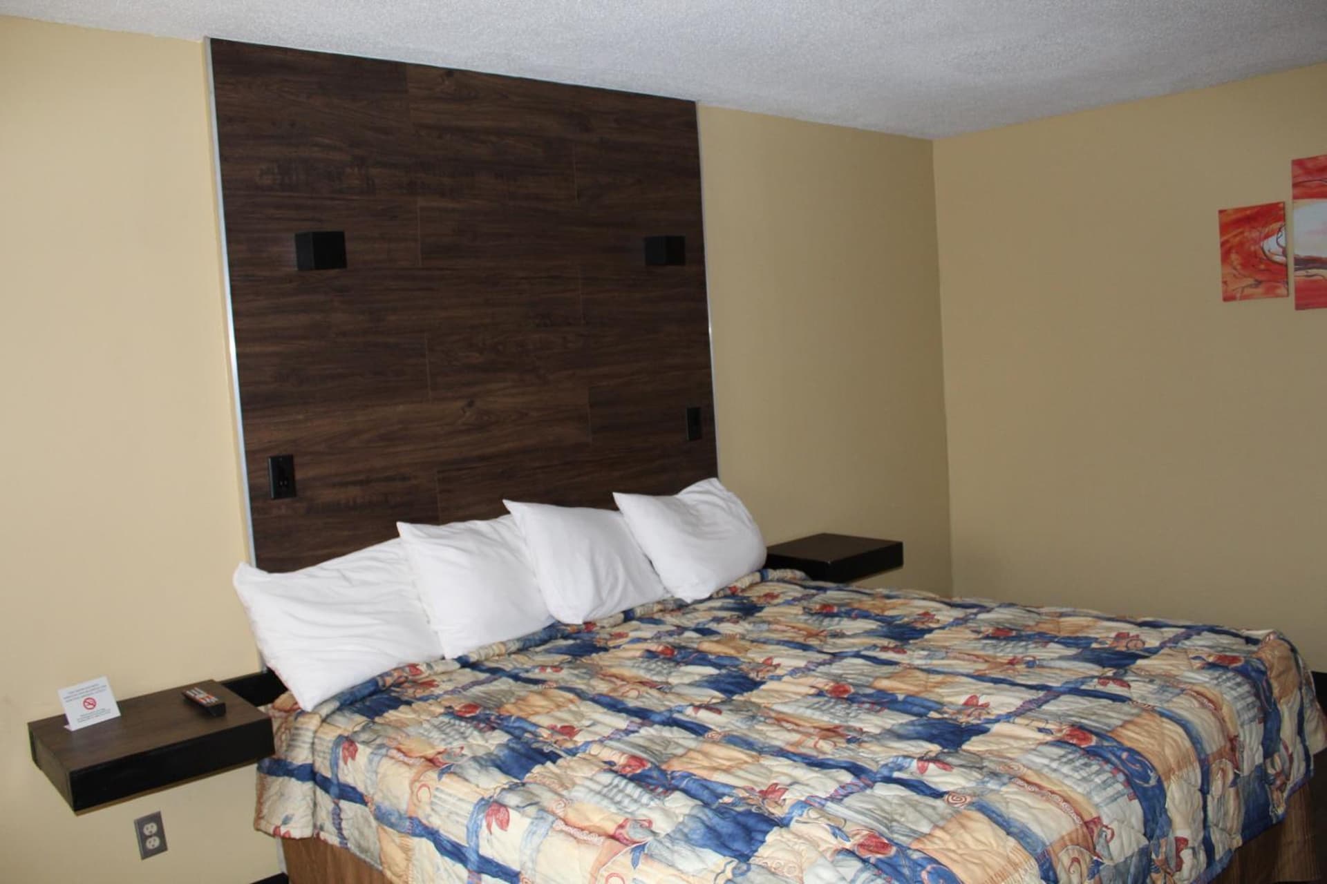 Mansion View Inn & Suites interior in Springfield, IL — gallery photo 2