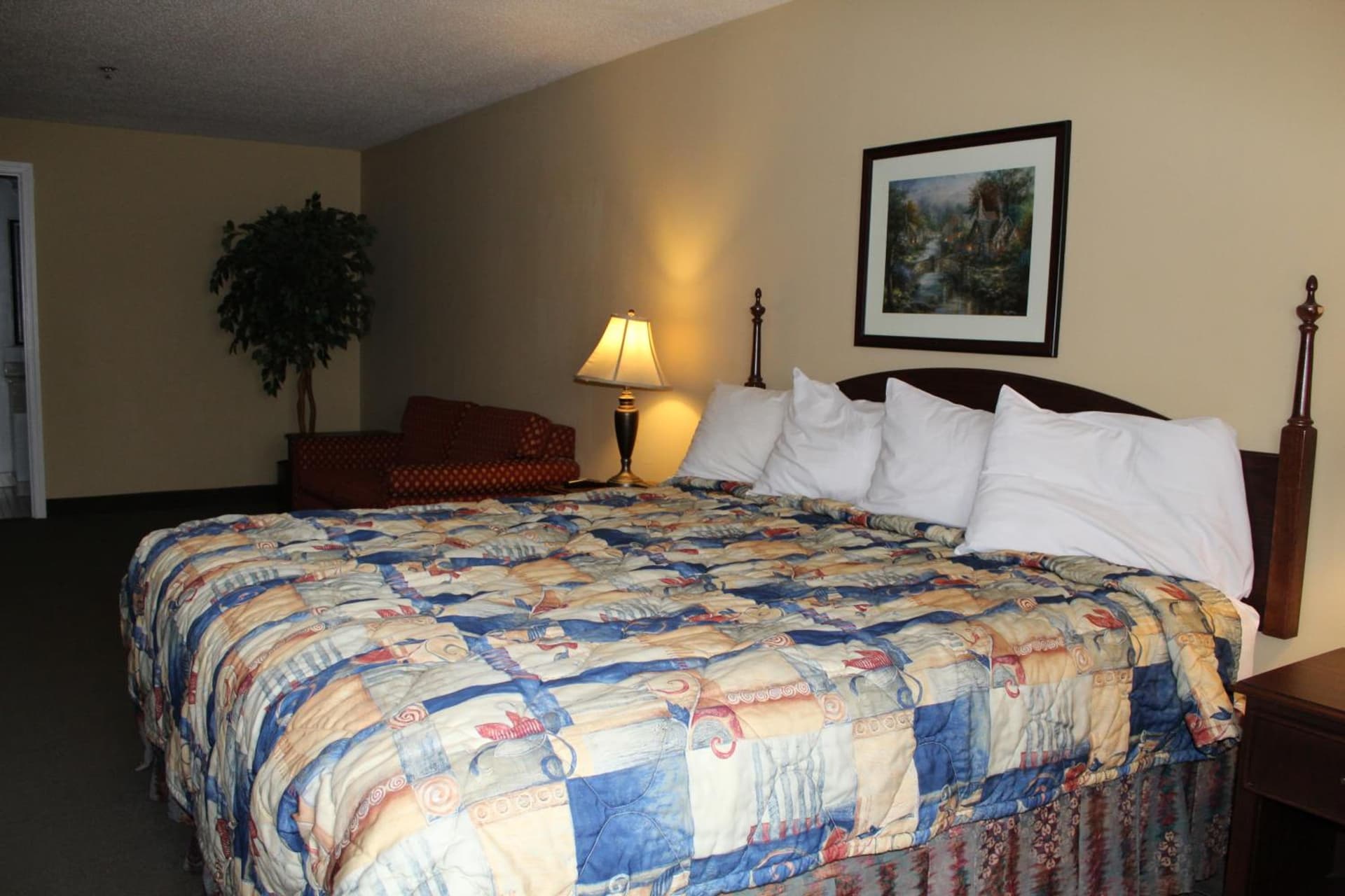 Mansion View Inn & Suites property views in Springfield, IL — gallery photo 3