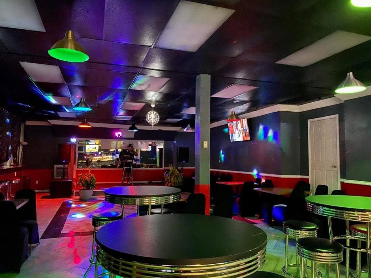 R Nite Star Hotel At Arlington Entertainment District gallery photo in Arlington, TX — image 10