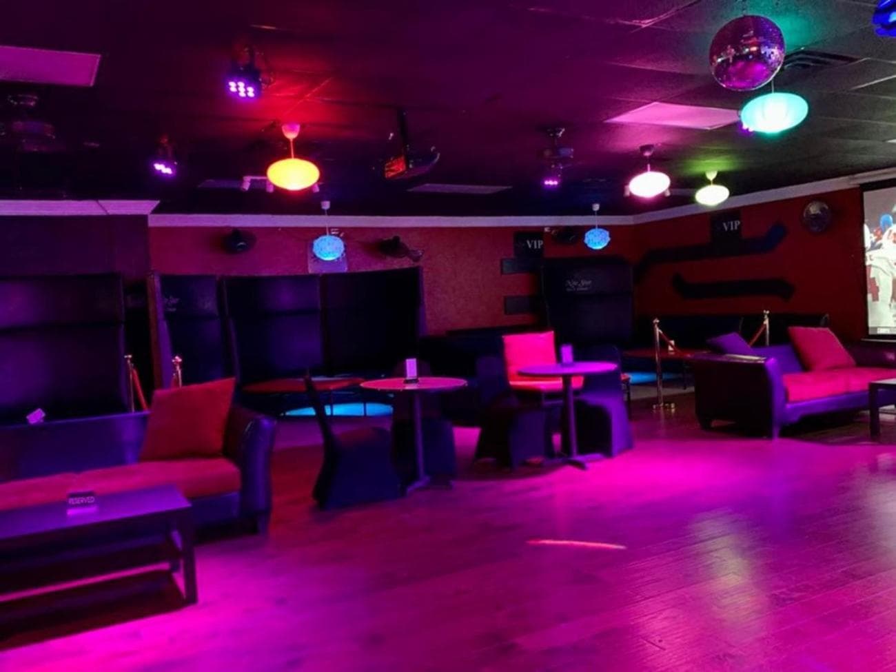 R Nite Star Hotel At Arlington Entertainment District gallery photo in Arlington, TX — image 41