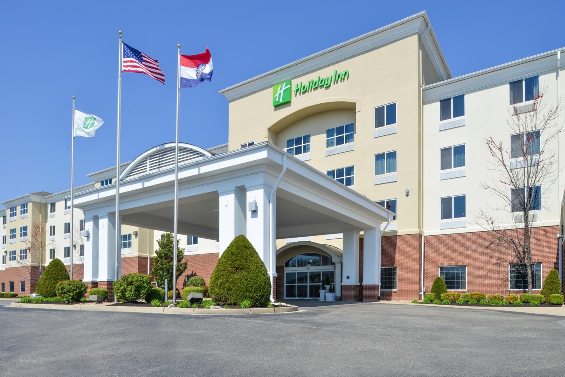 Holiday Inn Poplar Bluff by IHG featured exterior or lobby in Poplar Bluff, MO — similar hotel