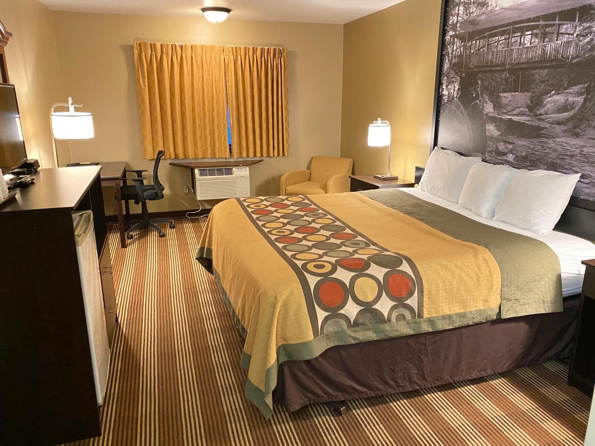 Super 8 by Wyndham Eau Claire WI gallery photo in Eau Claire, WI — image 31