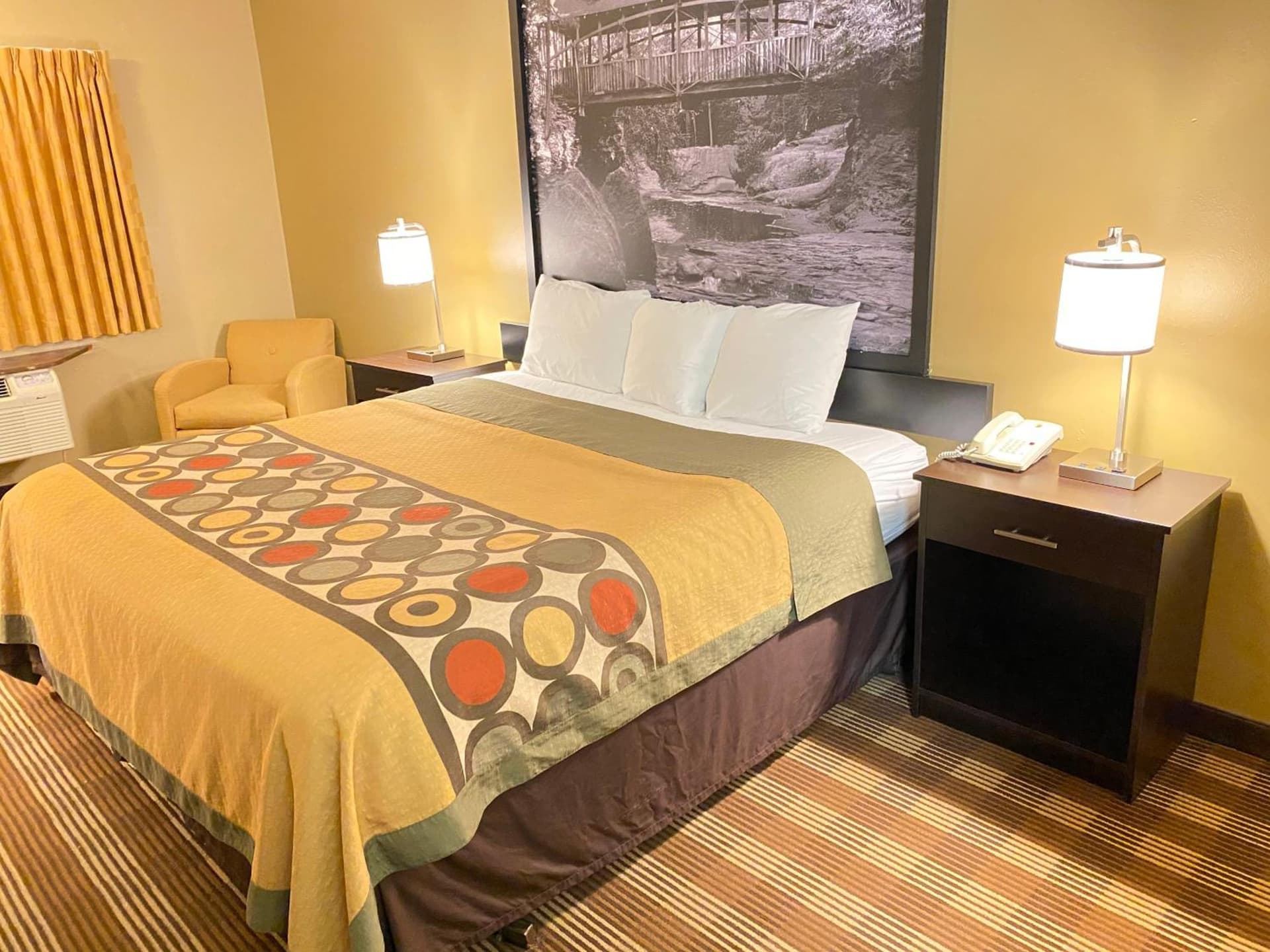 Super 8 by Wyndham Eau Claire WI gallery photo in Eau Claire, WI — image 8