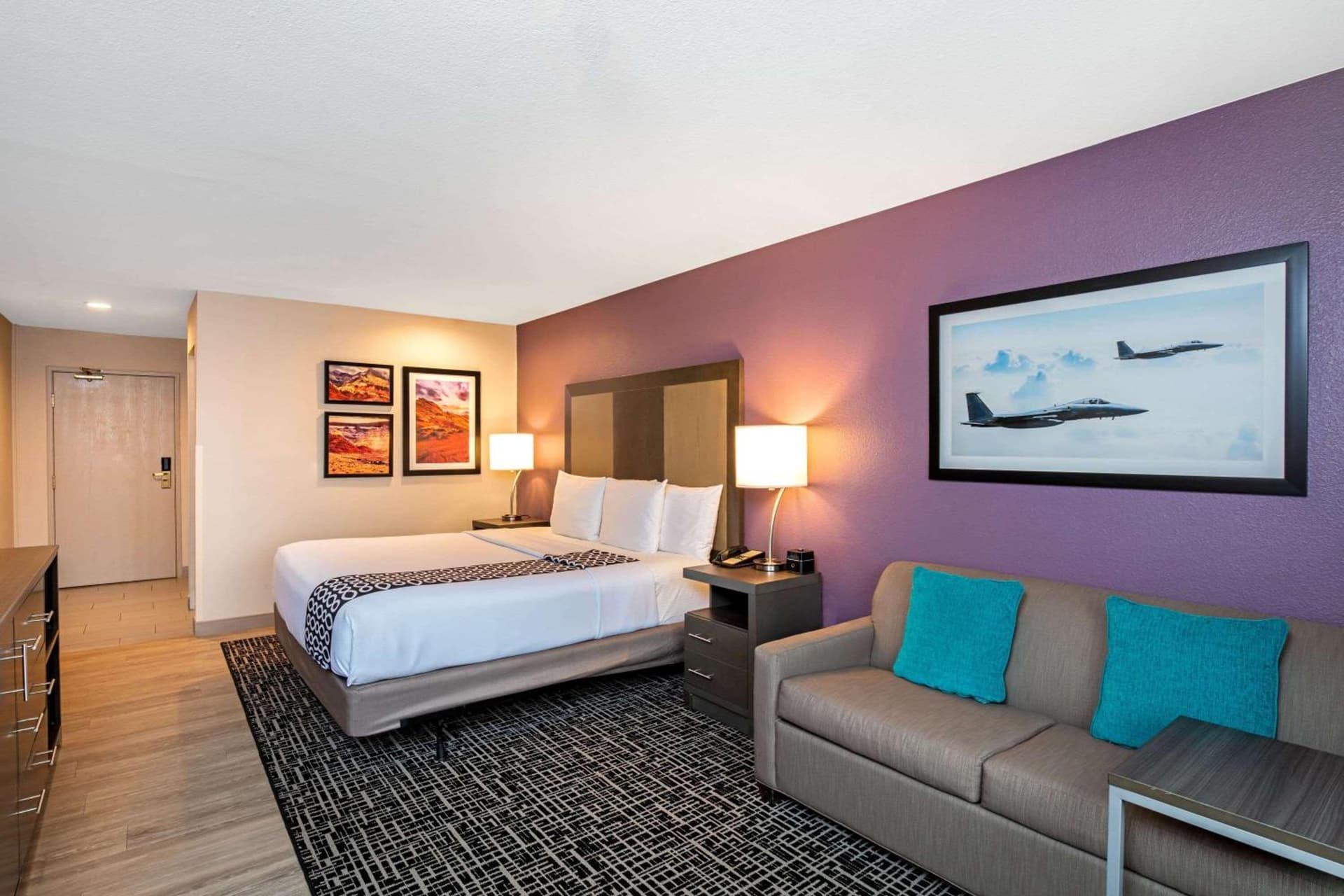 La Quinta Inn & Suites by Wyndham Las Vegas Nellis gallery photo in Las Vegas, NV — image 30