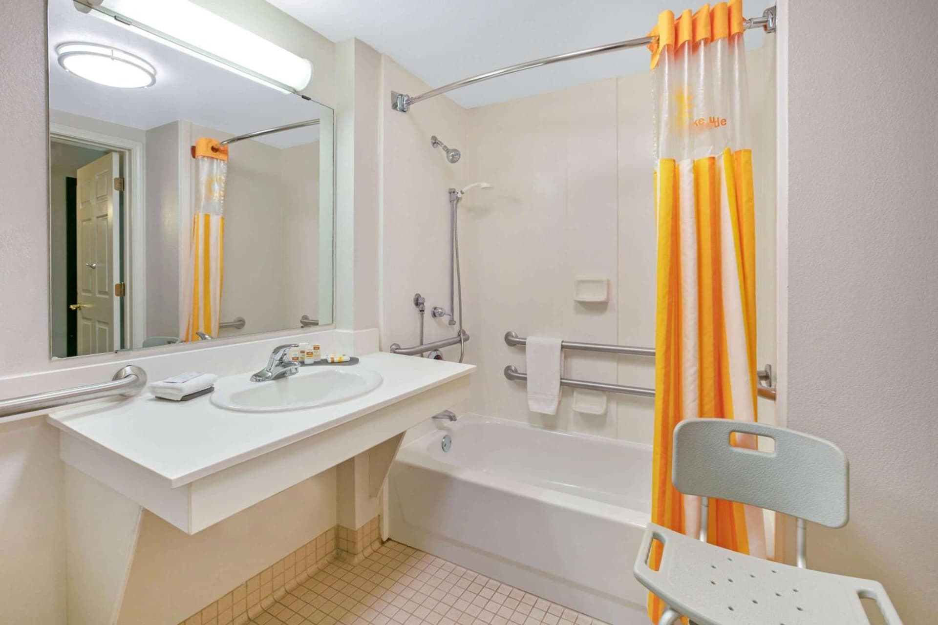 La Quinta by Wyndham DFW Airport South / Irving gallery photo in Irving, TX — image 15
