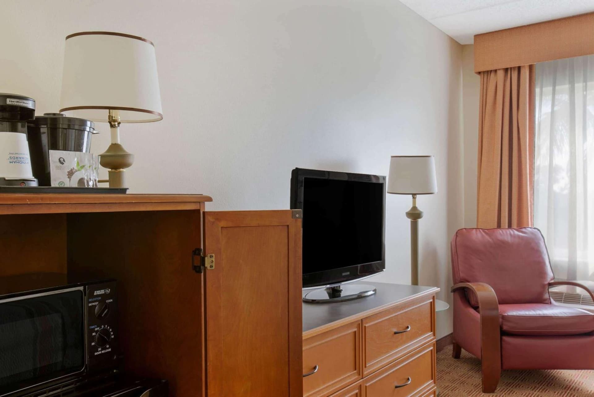 La Quinta Inn & Suites by Wyndham Sawgrass gallery photo in Sunrise, FL — image 59