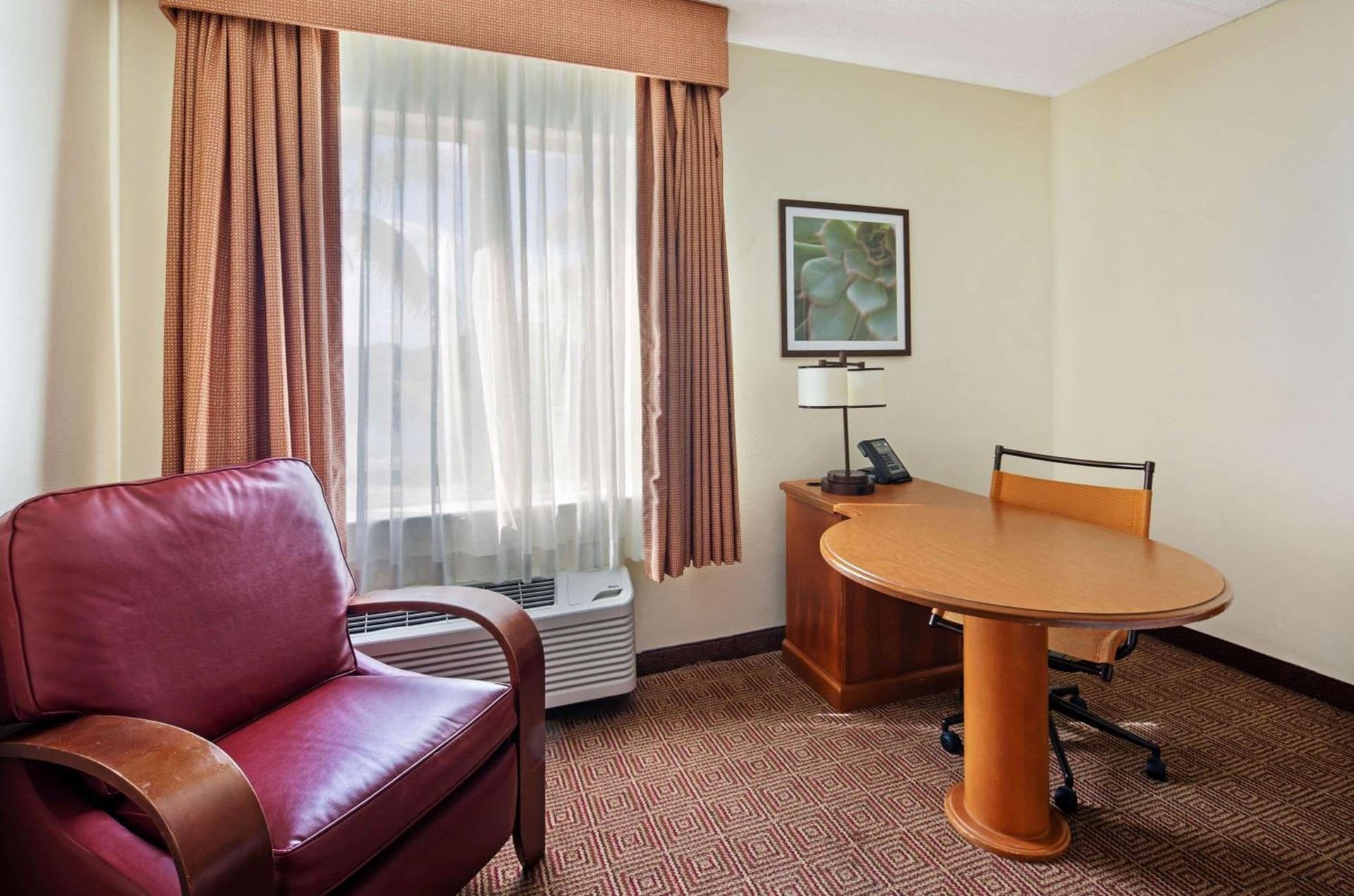La Quinta Inn & Suites by Wyndham Sawgrass gallery photo in Sunrise, FL — image 37