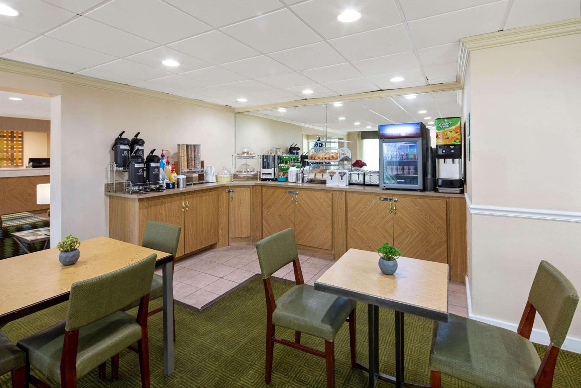 La Quinta Inn & Suites by Wyndham Sawgrass gallery photo in Sunrise, FL — image 32