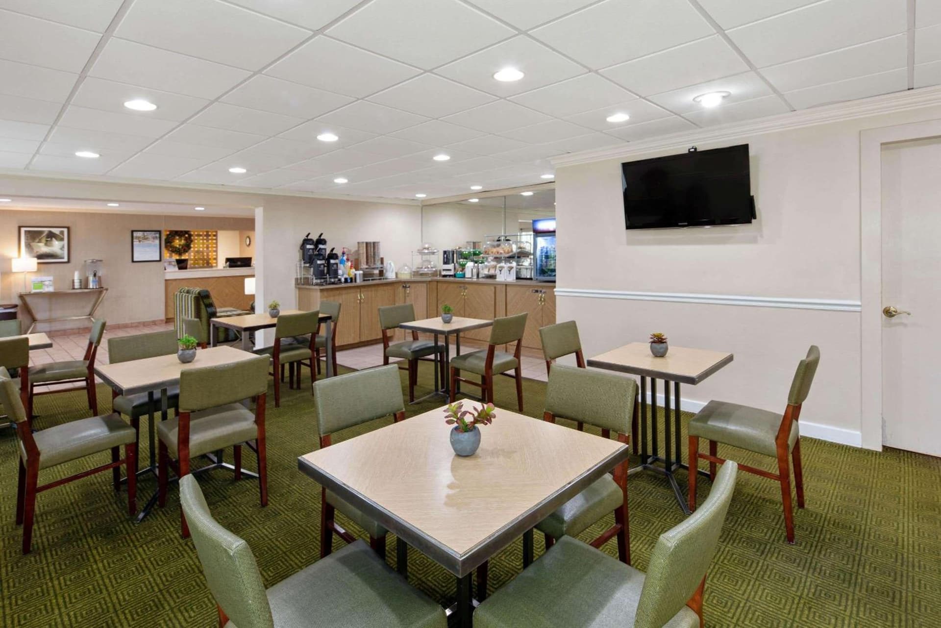 La Quinta Inn & Suites by Wyndham Sawgrass gallery photo in Sunrise, FL — image 61