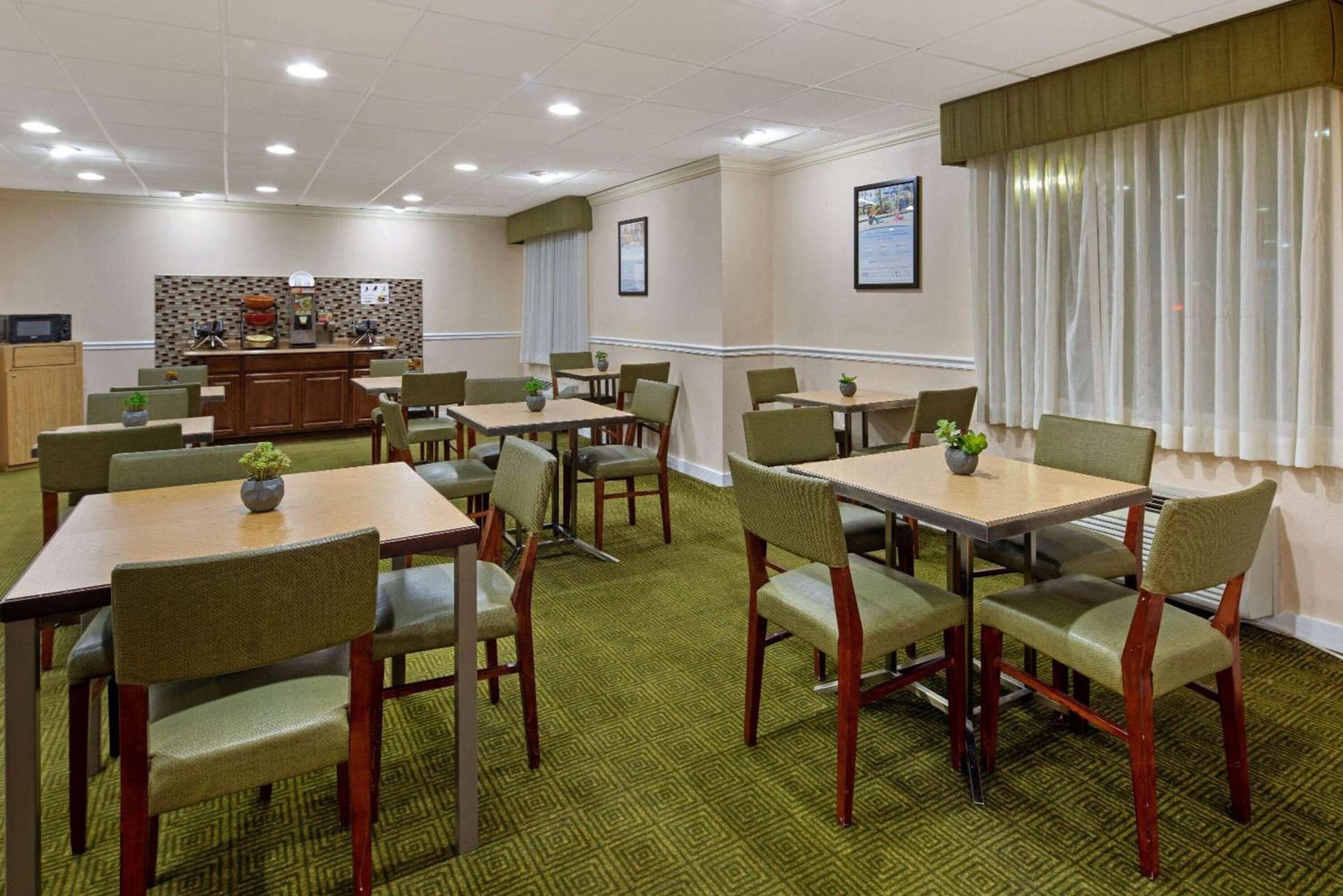 La Quinta Inn & Suites by Wyndham Sawgrass gallery photo in Sunrise, FL — image 63