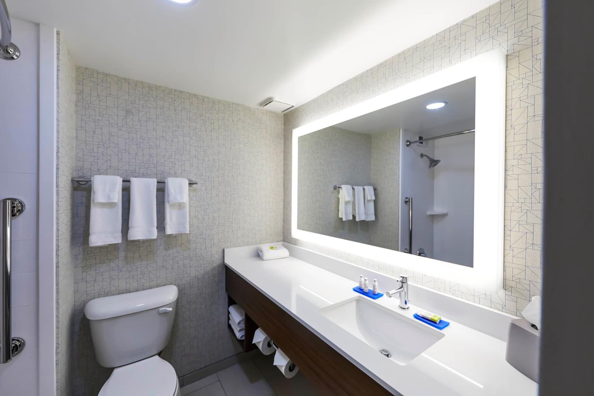 Holiday Inn Express Nashville-Downtown - Broadway by IHG gallery photo in Nashville, TN — image 9
