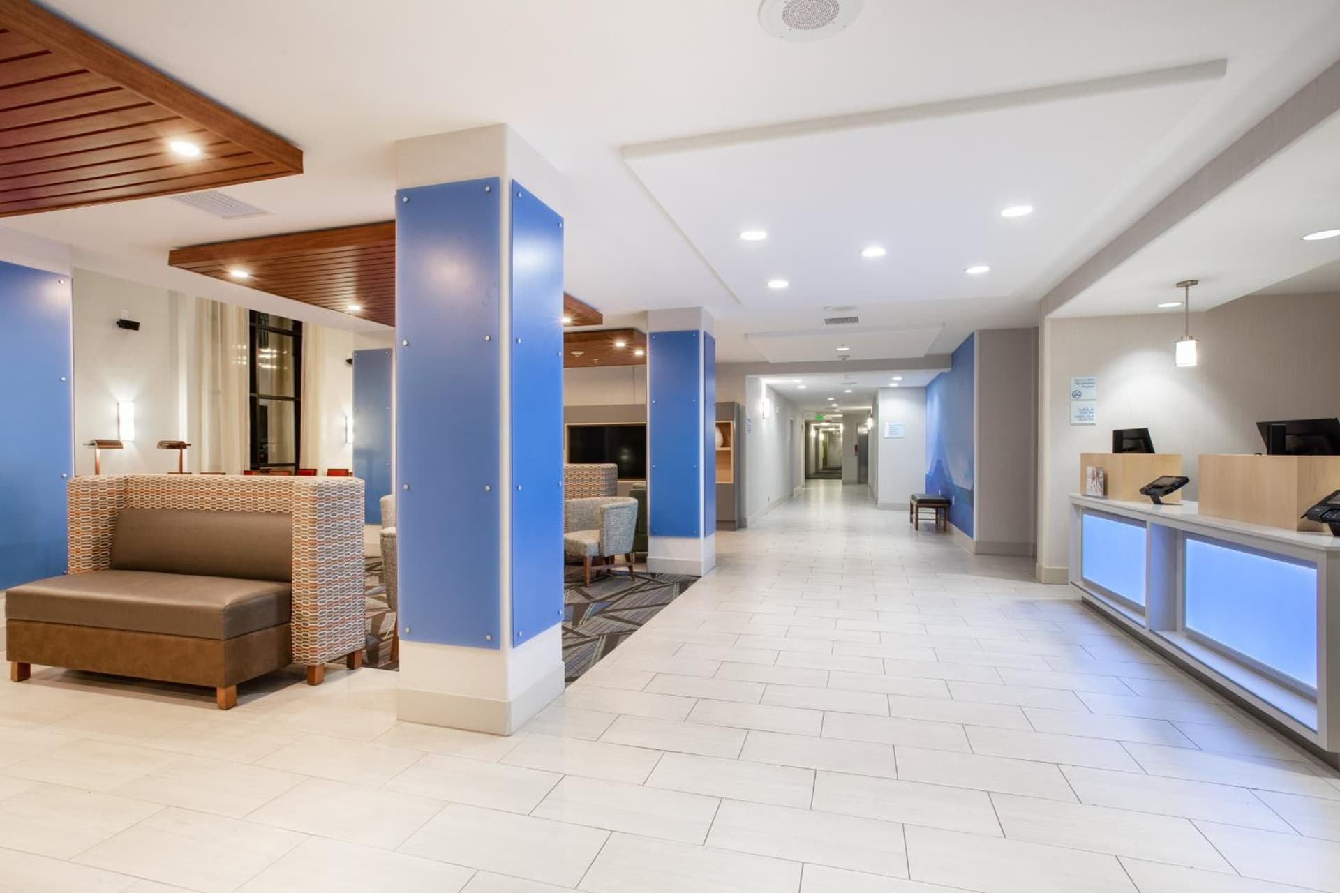 Holiday Inn Express & Suites Phoenix Glendale Dist by IHG gallery photo in Glendale, AZ — image 45