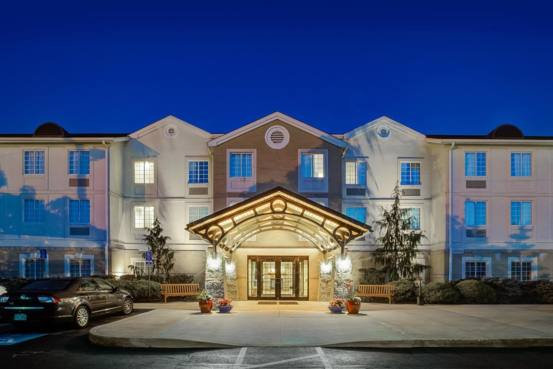 Staybridge Suites Cleveland Mayfield Heights Beachwood by IHG featured exterior or lobby in Mayfield Heights, OH — similar hotel