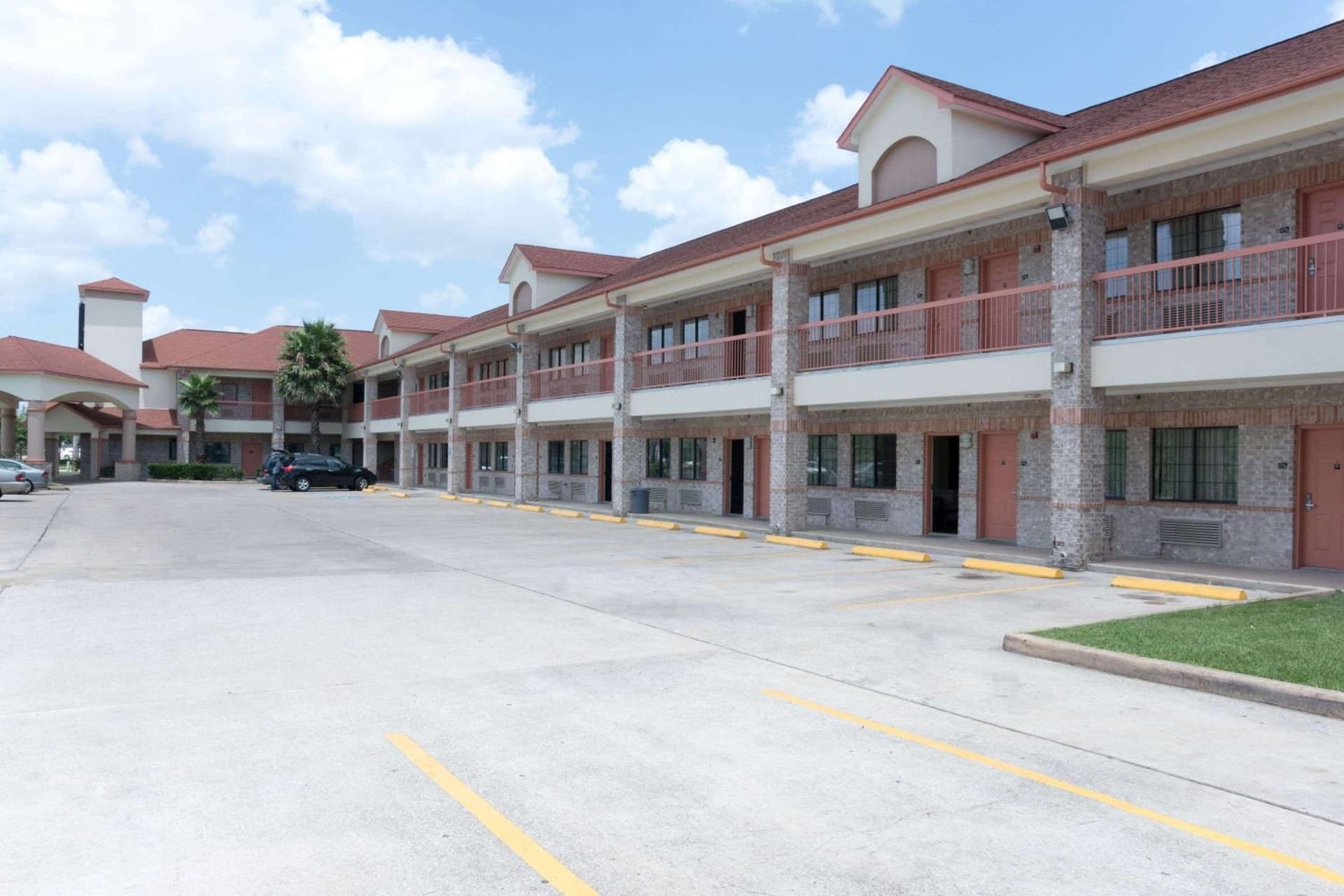 Super 8 by Wyndham Stafford Sugarland Area — hotel in Stafford, Texas