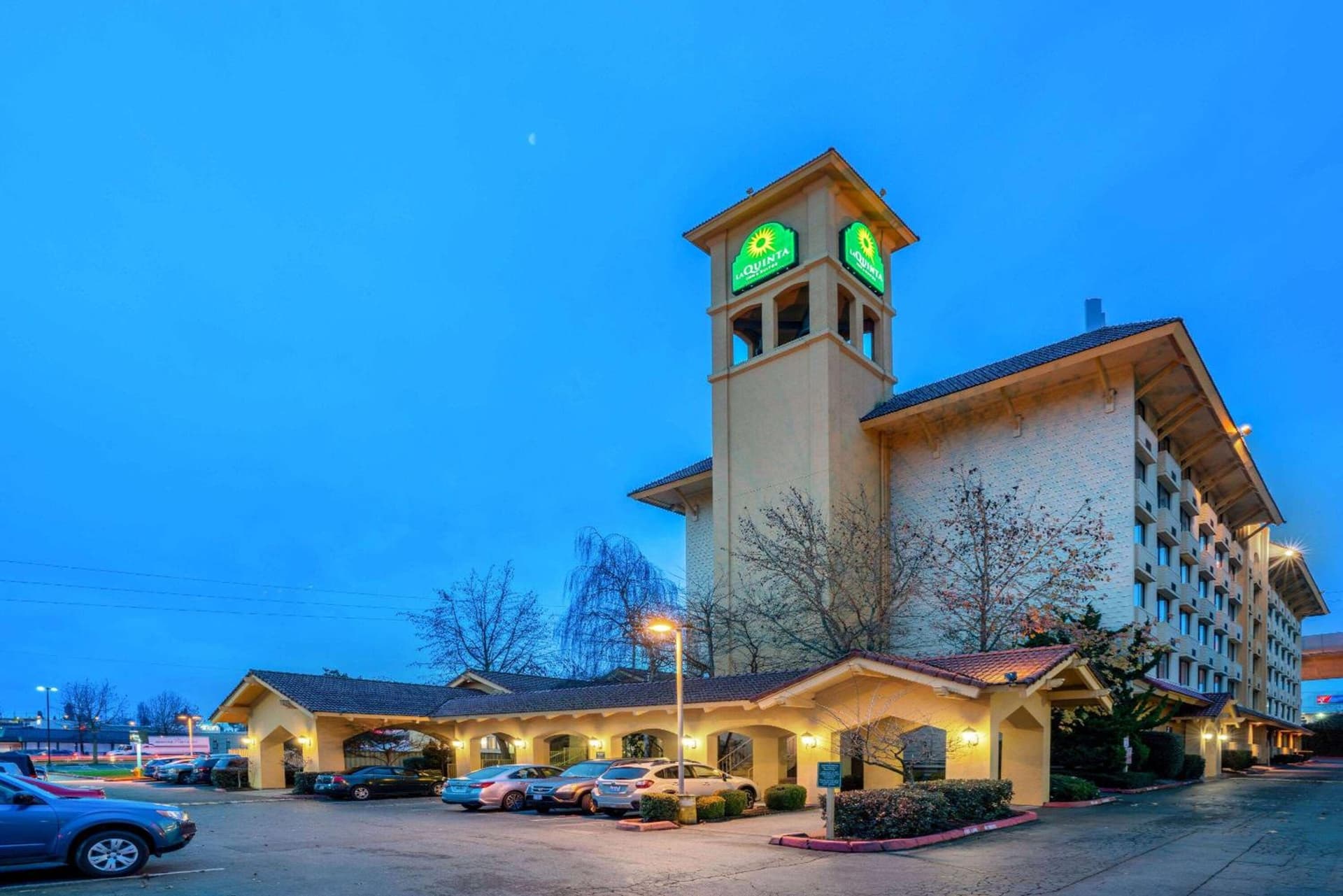 La Quinta by Wyndham Seattle Sea-Tac Airport interior in SeaTac, WA — gallery photo 2