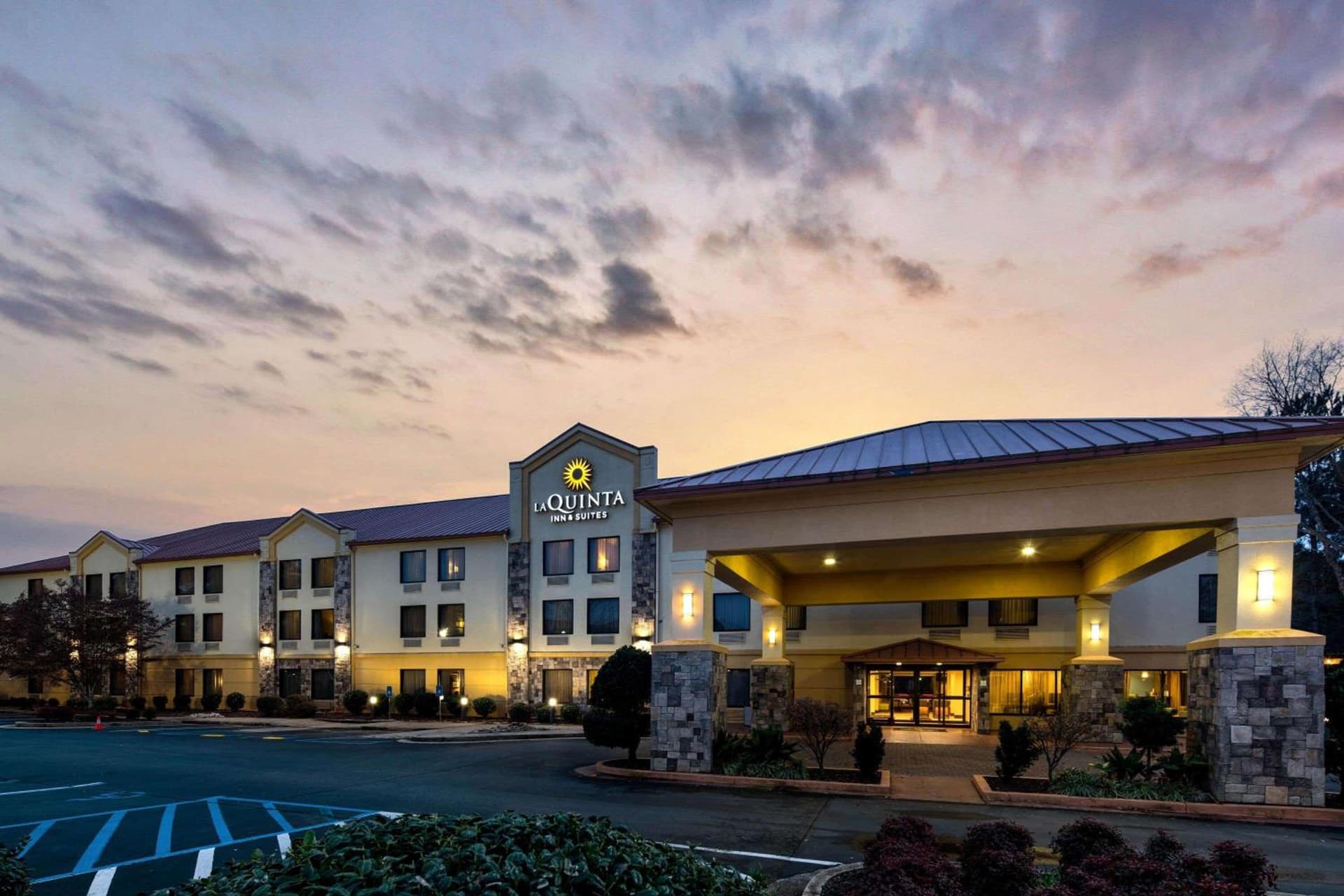 La Quinta by Wyndham LaGrange / I-85 interior in LaGrange, GA — gallery photo 2