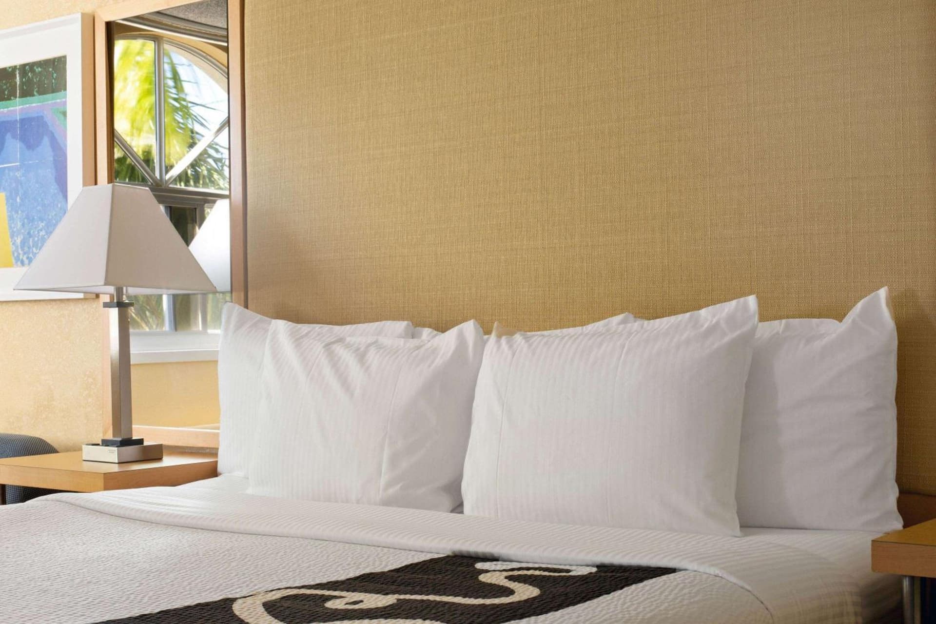 La Quinta Inn & Suites by Wyndham Sunrise gallery photo in Sunrise, FL — image 7