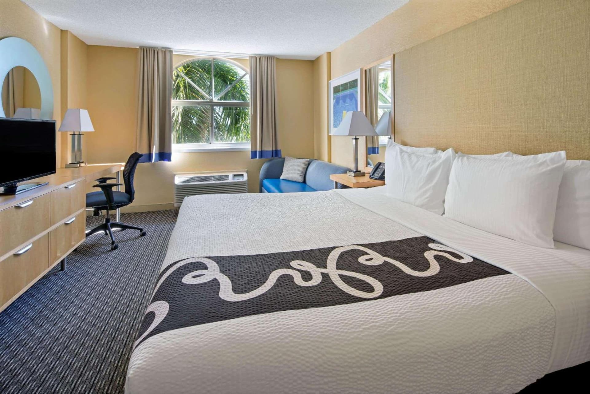 La Quinta Inn & Suites by Wyndham Sunrise gallery photo in Sunrise, FL — image 21