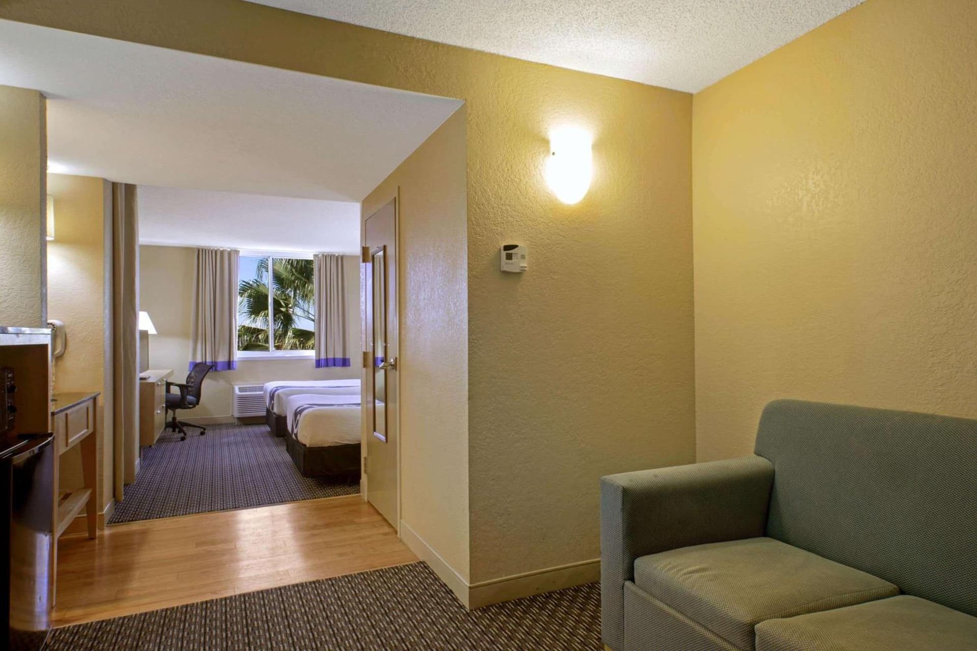 La Quinta Inn & Suites by Wyndham Sunrise gallery photo in Sunrise, FL — image 17