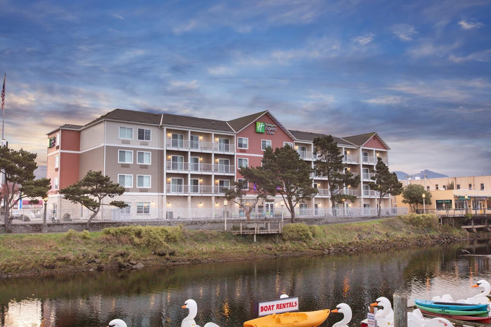 Holiday Inn Express Hotel & Suites Seaside Convention Center by IHG featured exterior or lobby in Seaside, OR — similar hotel
