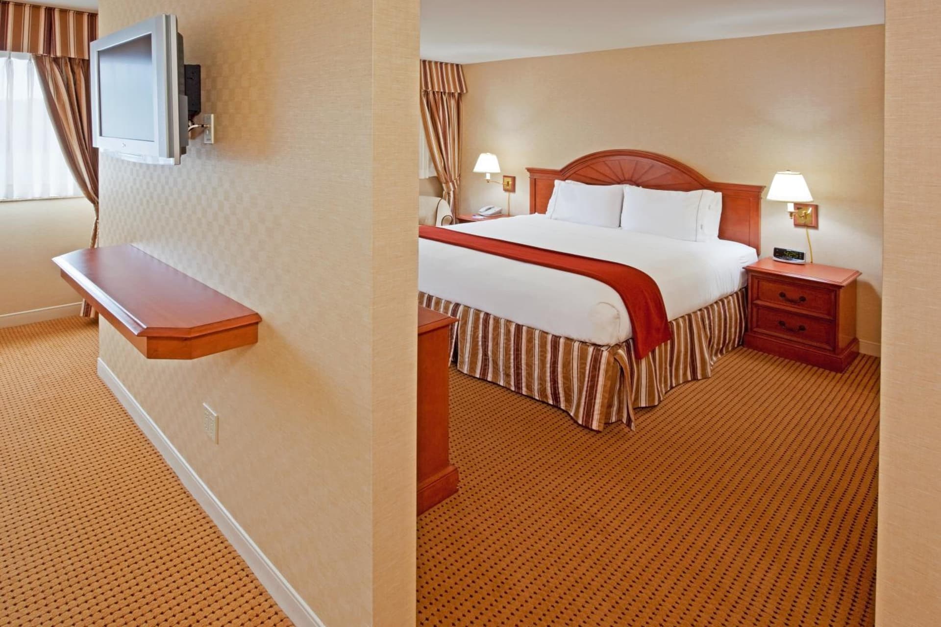 Rockville Centre Hotel - JFK Airport interior in Lynbrook, NY — gallery photo 2