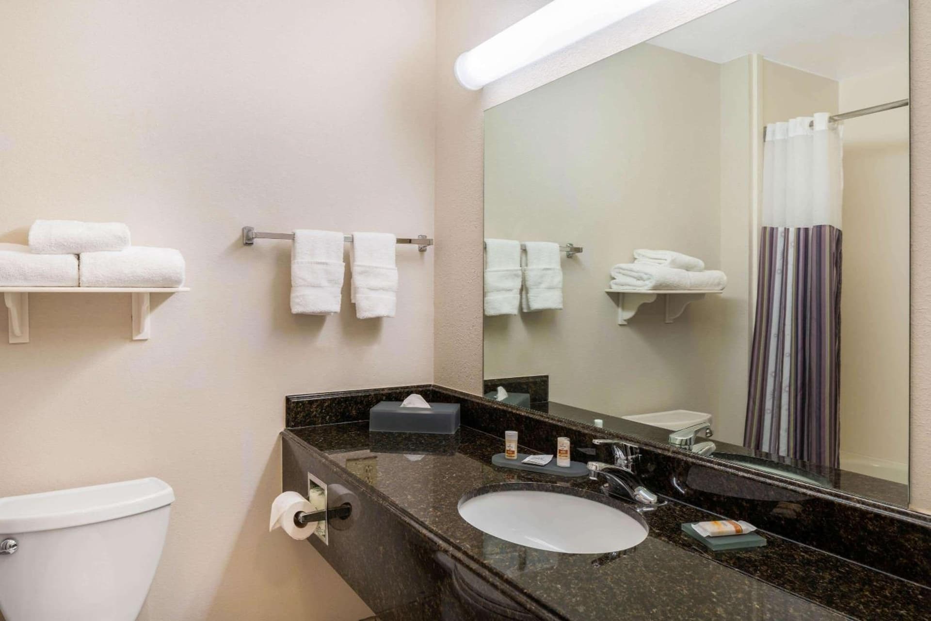 La Quinta Inn and Suites Fort Myers I-75 gallery photo in Fort Myers, FL — image 14