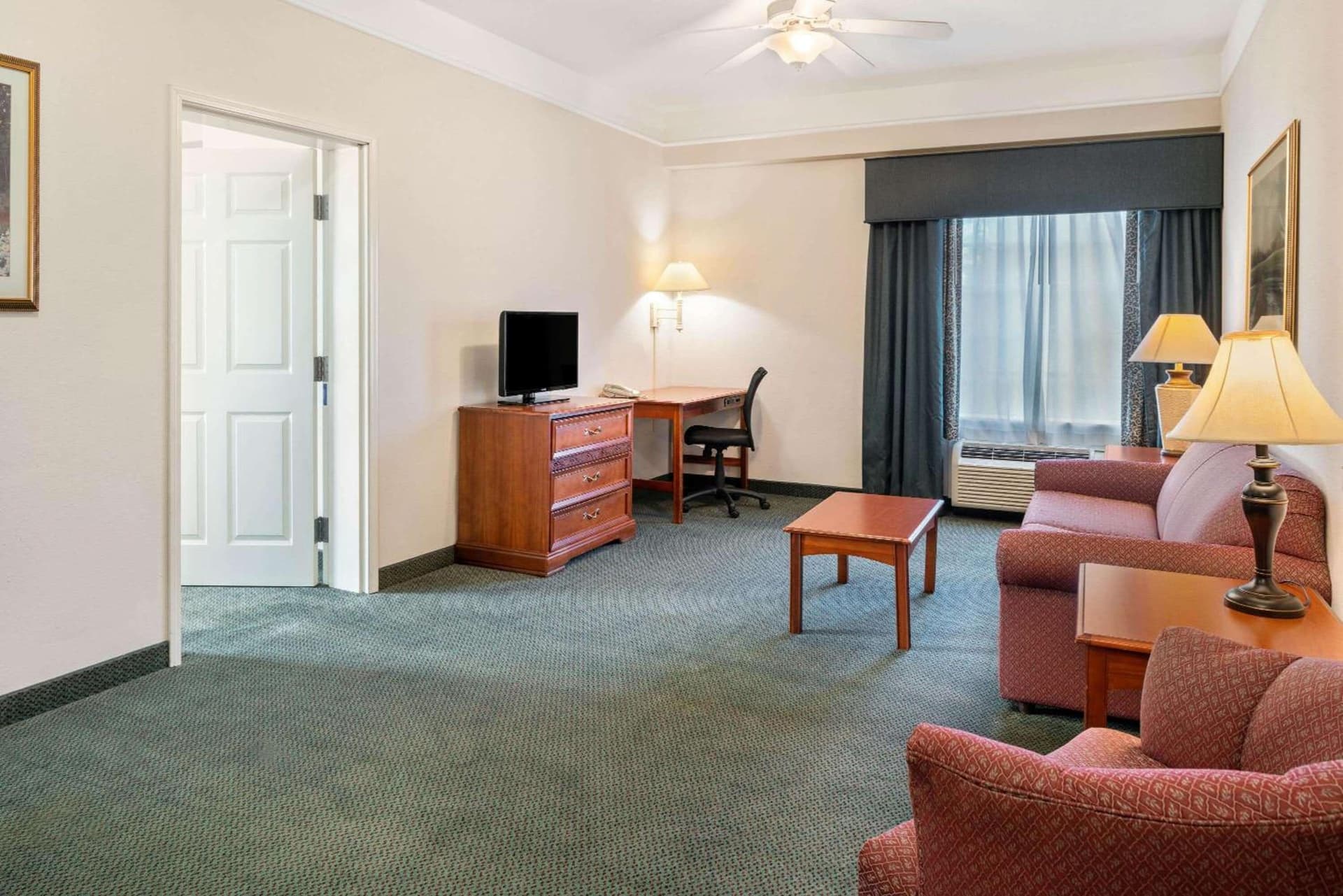 La Quinta Inn and Suites Fort Myers I-75 gallery photo in Fort Myers, FL — image 28
