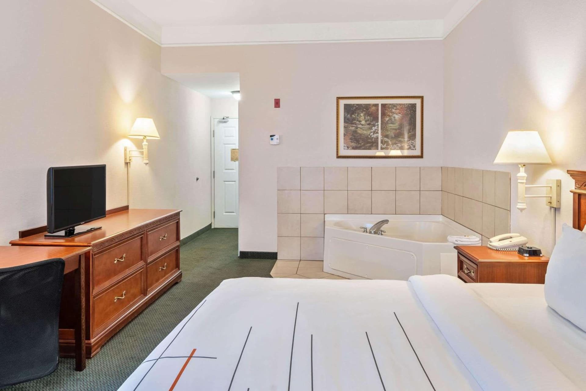 La Quinta Inn and Suites Fort Myers I-75 gallery photo in Fort Myers, FL — image 13
