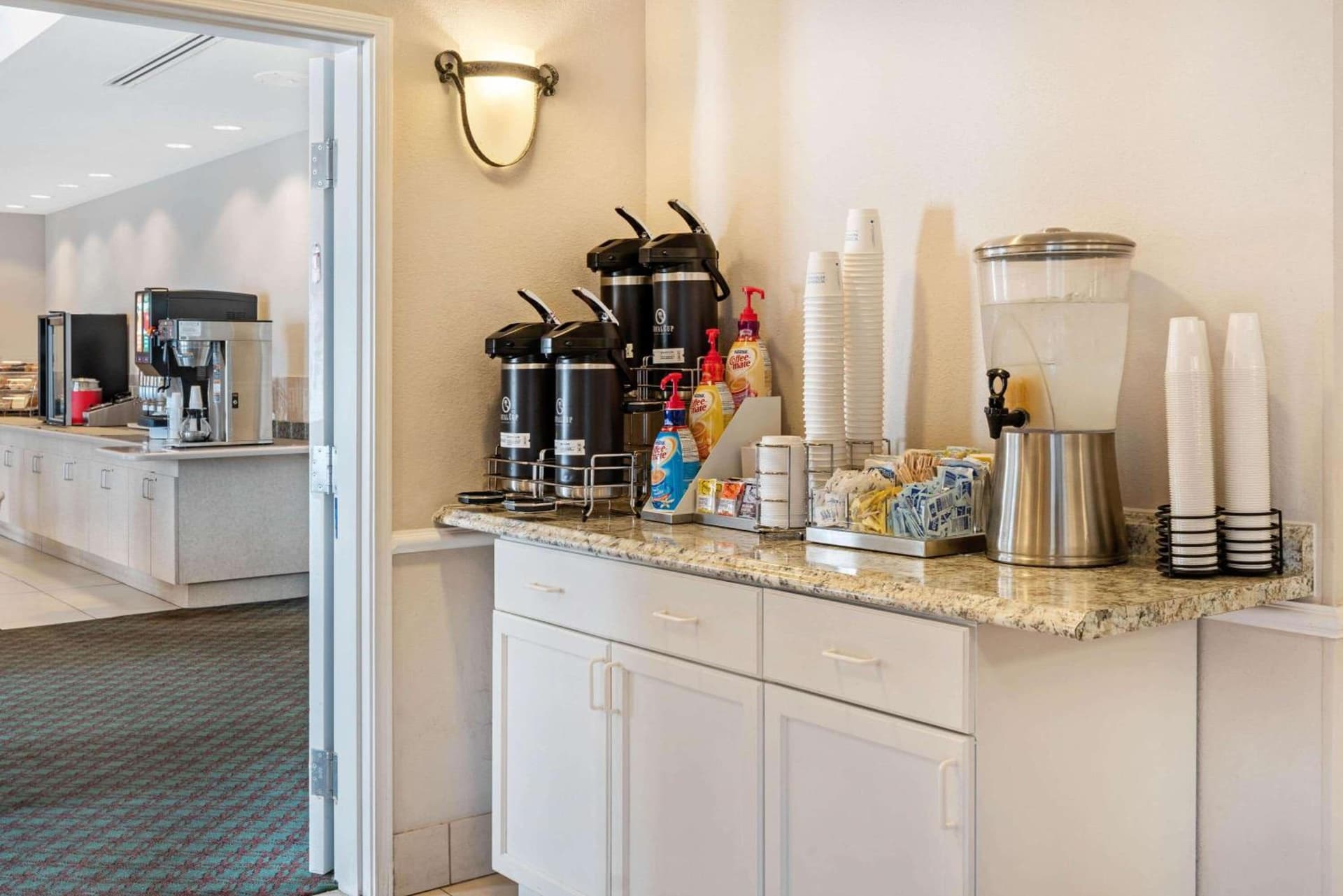 La Quinta Inn and Suites Fort Myers I-75 gallery photo in Fort Myers, FL — image 12