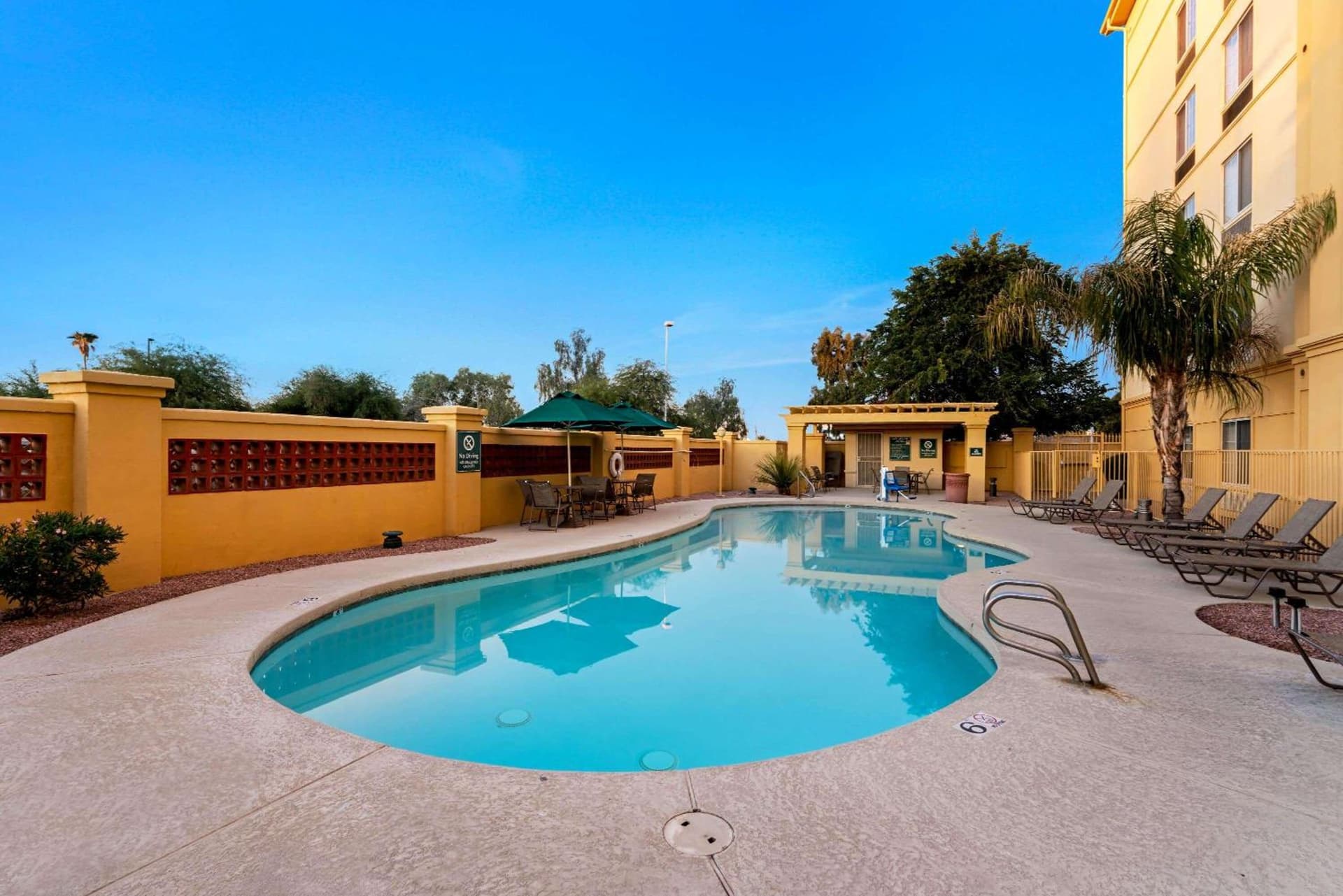 La Quinta Inn & Suites by Wyndham Mesa Superstition Springs gallery photo in Mesa, AZ — image 16
