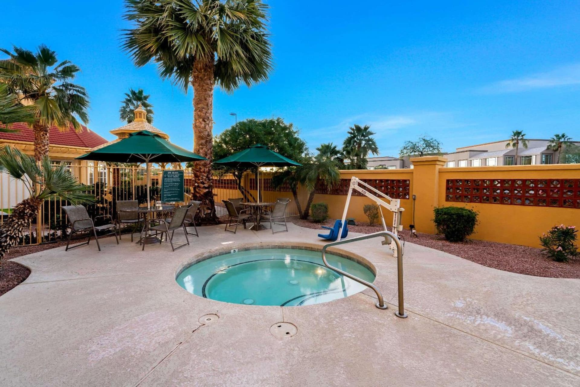 La Quinta Inn & Suites by Wyndham Mesa Superstition Springs gallery photo in Mesa, AZ — image 11
