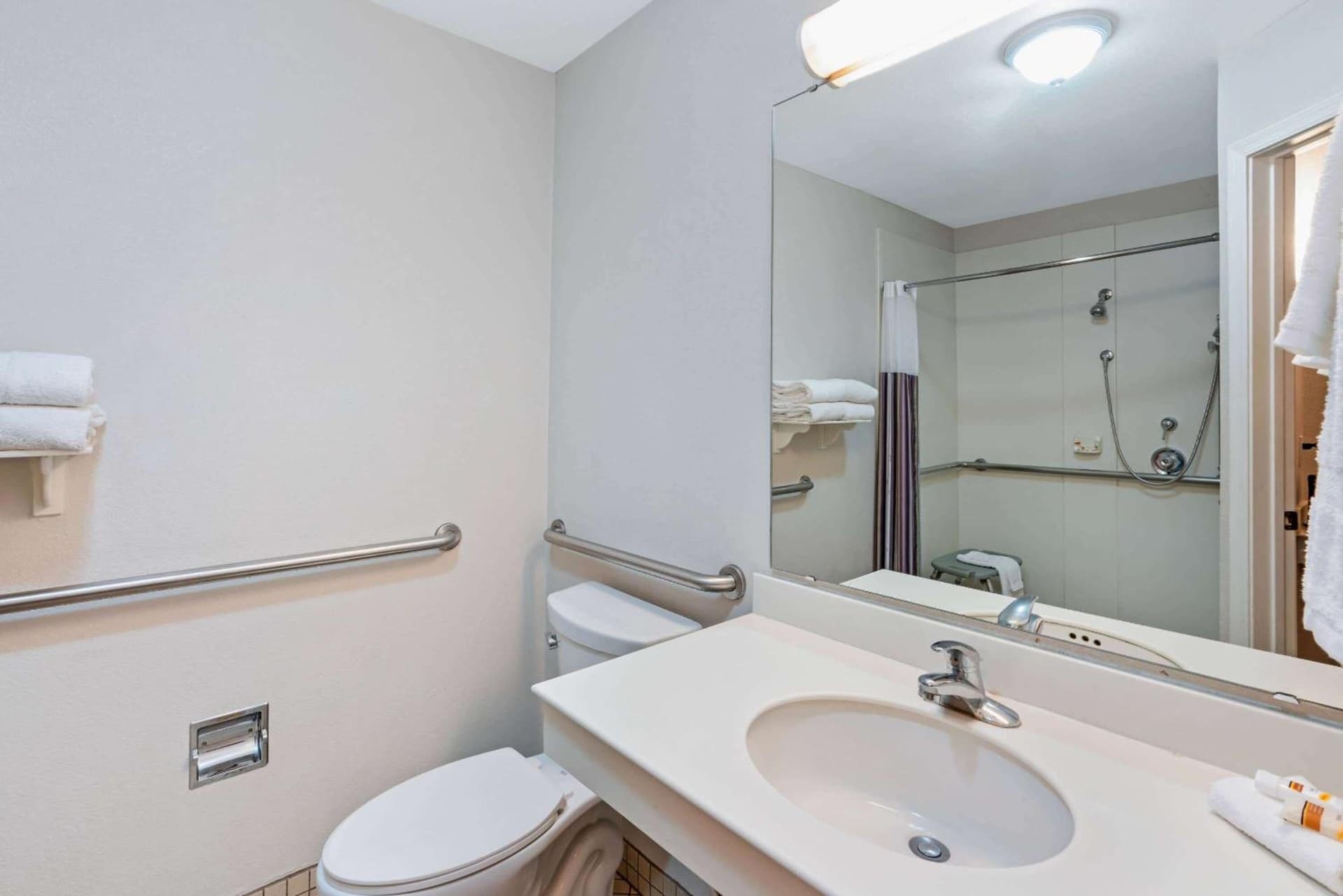 La Quinta Inn & Suites by Wyndham Mesa Superstition Springs gallery photo in Mesa, AZ — image 12