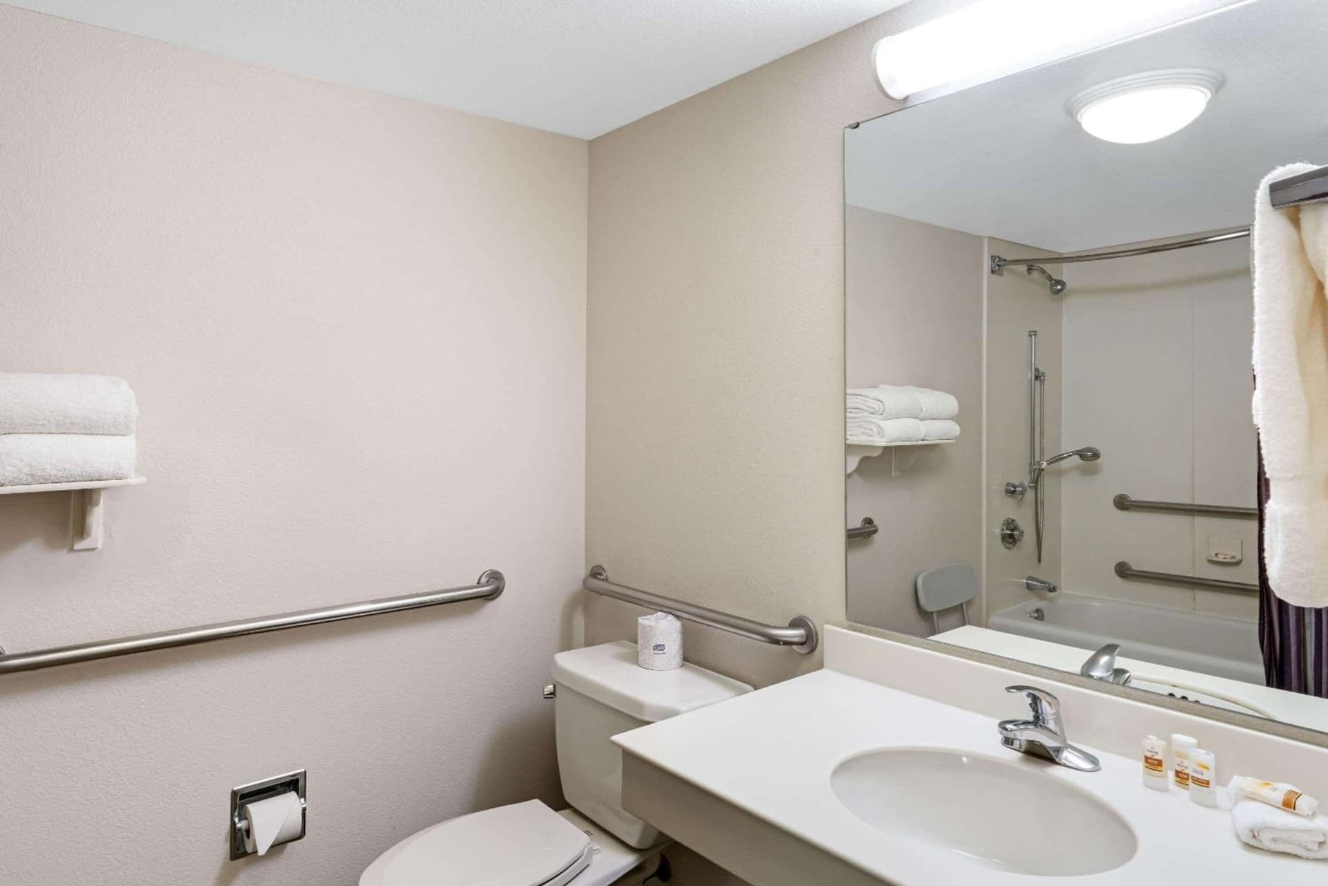 La Quinta Inn & Suites by Wyndham Mesa Superstition Springs gallery photo in Mesa, AZ — image 13