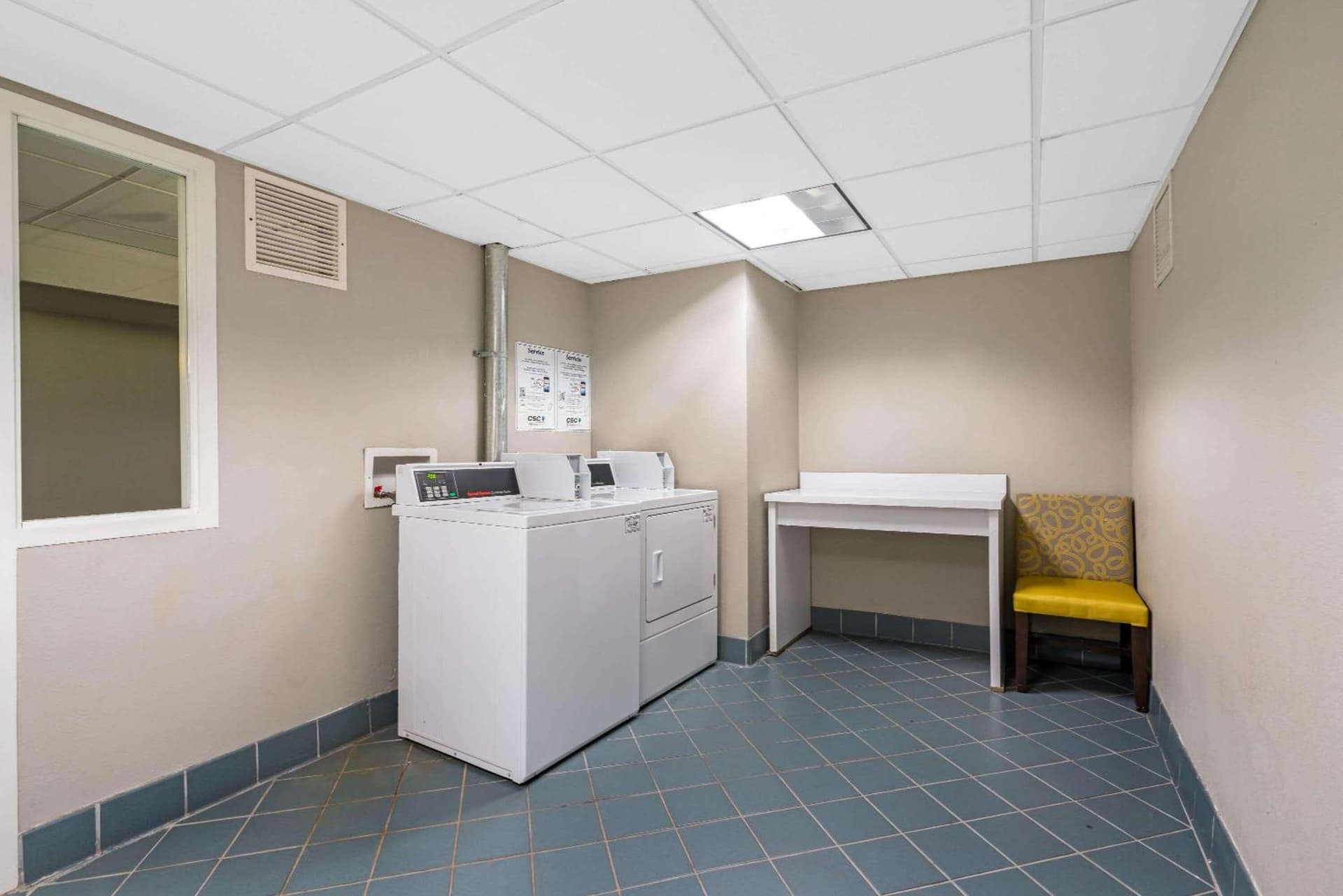 La Quinta Inn & Suites by Wyndham Mesa Superstition Springs gallery photo in Mesa, AZ — image 7