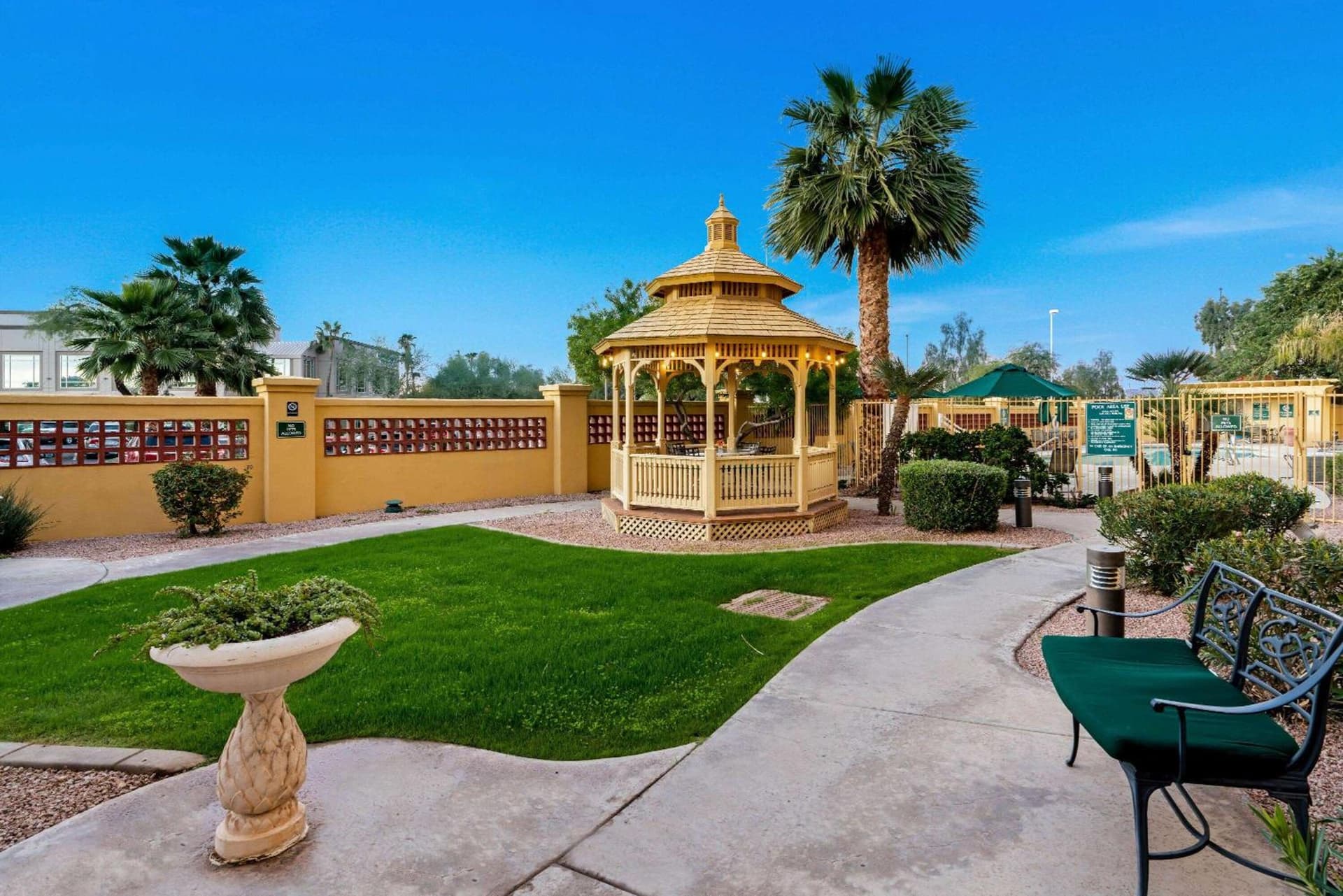 La Quinta Inn & Suites by Wyndham Mesa Superstition Springs property views in Mesa, AZ — gallery photo 3
