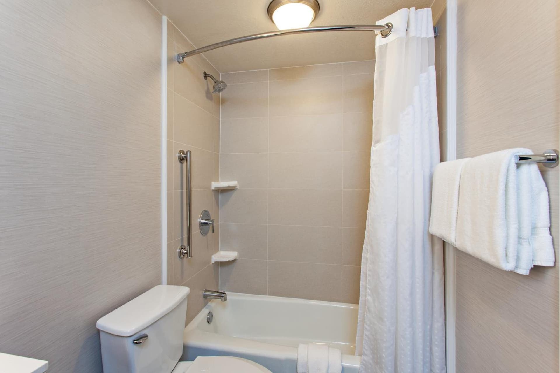 Holiday Inn Long Beach - Airport by IHG gallery photo in Long Beach, CA — image 33