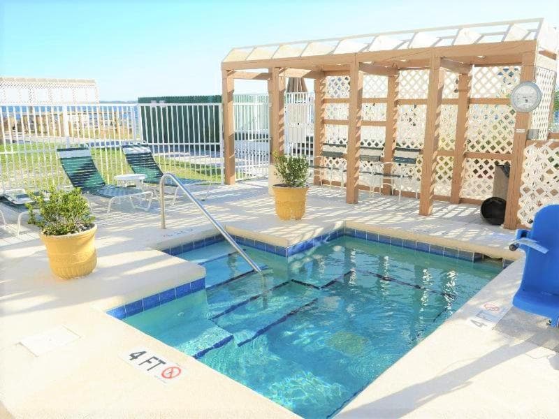 GetAways at Soundside Holiday Beach Resort interior in Pensacola Beach — gallery photo 2