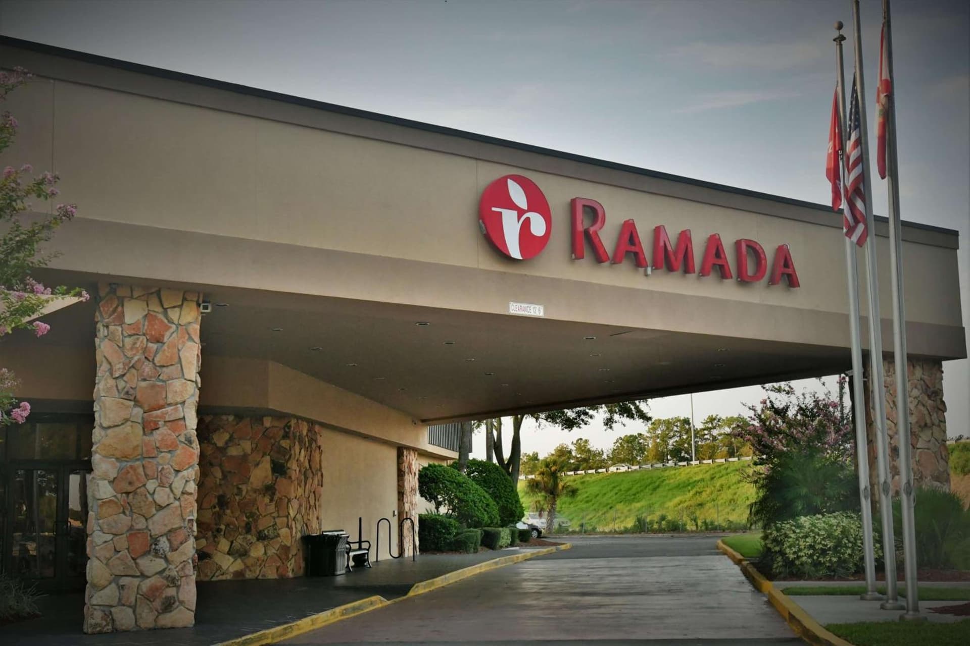 Ramada by Wyndham Jacksonville Hotel & Conference Center interior in Jacksonville, FL — gallery photo 2