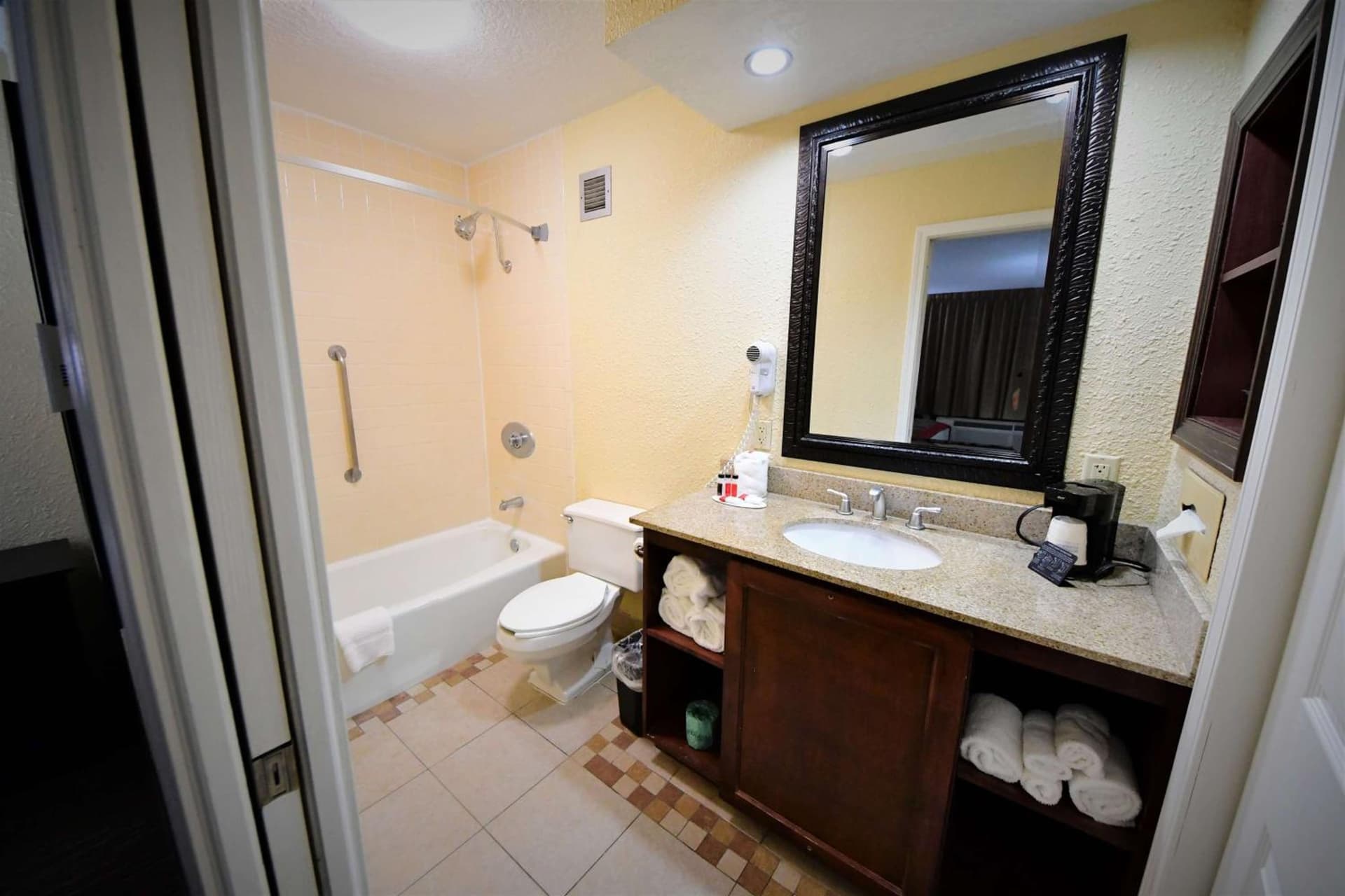 Ramada by Wyndham Jacksonville Hotel & Conference Center gallery photo in Jacksonville, FL — image 14
