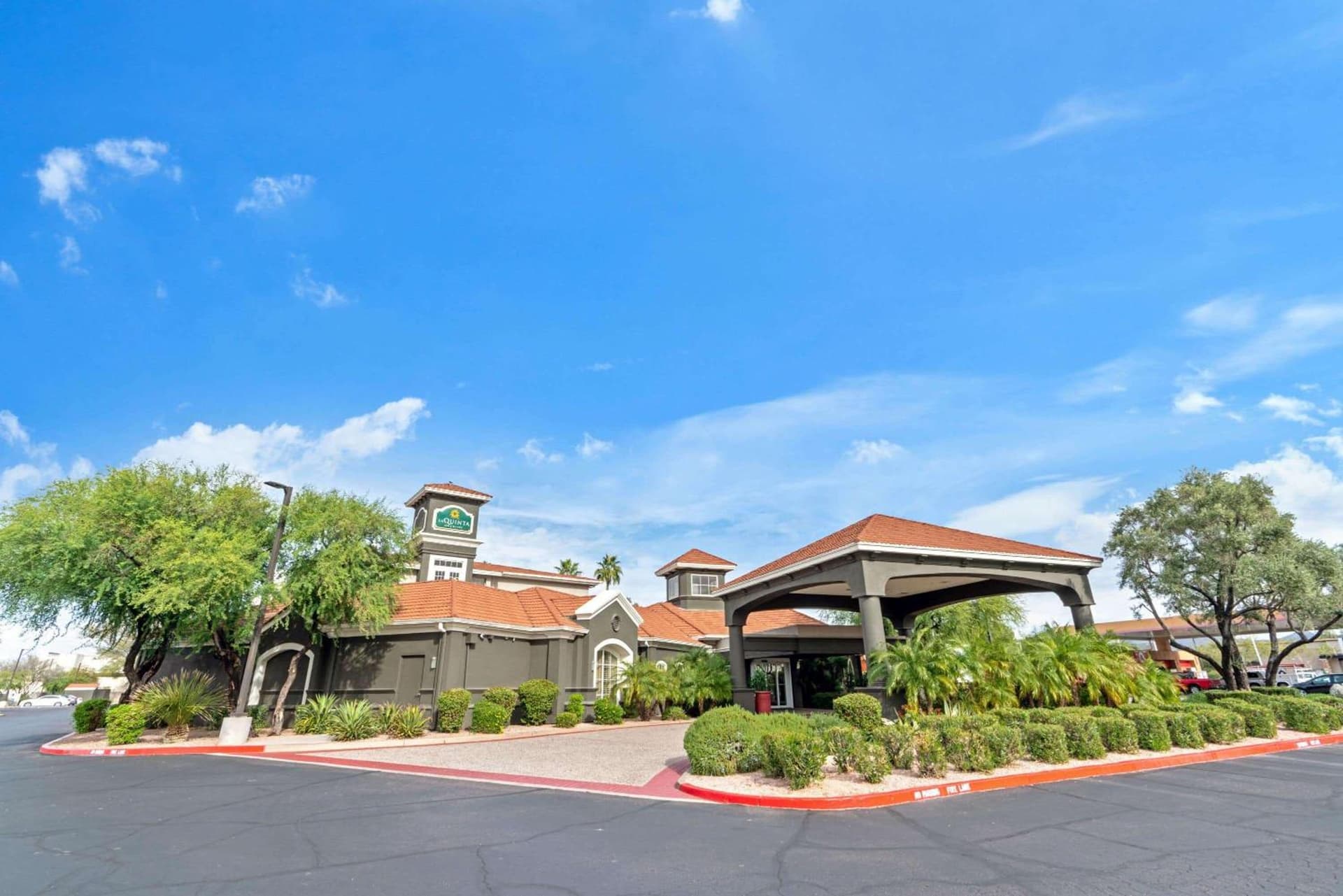La Quinta Inn & Suites by Wyndham Phoenix Scottsdale property views in Scottsdale, AZ — gallery photo 3