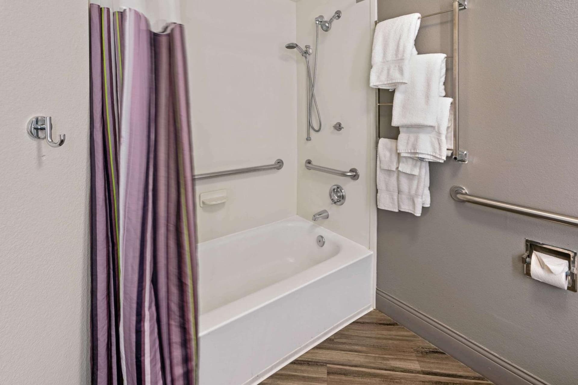 La Quinta Inn & Suites by Wyndham Phoenix Scottsdale gallery photo in Scottsdale, AZ — image 23