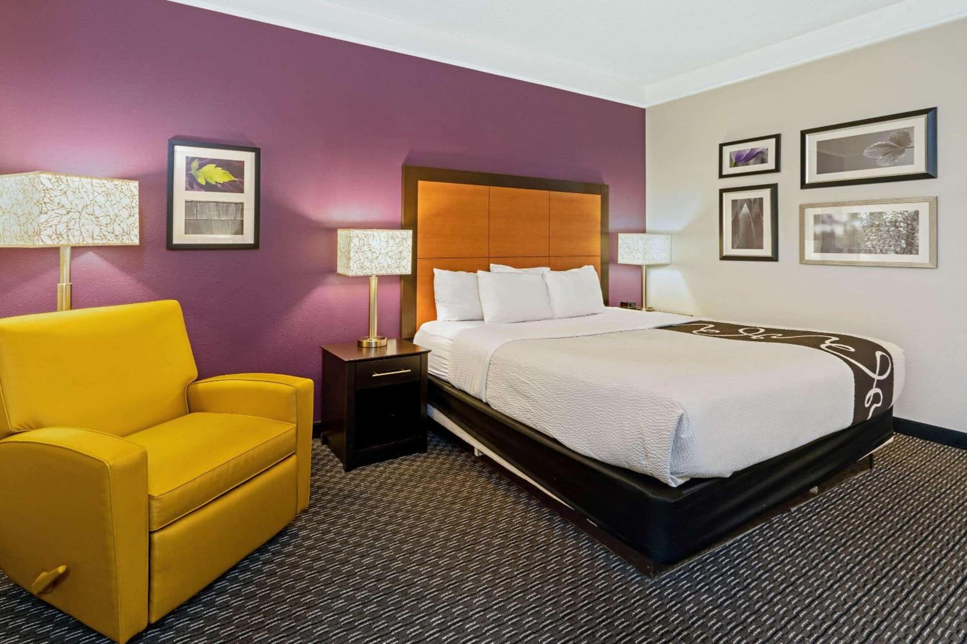 La Quinta Inn & Suites by Wyndham Phoenix Scottsdale property views in Scottsdale, AZ — gallery photo 3