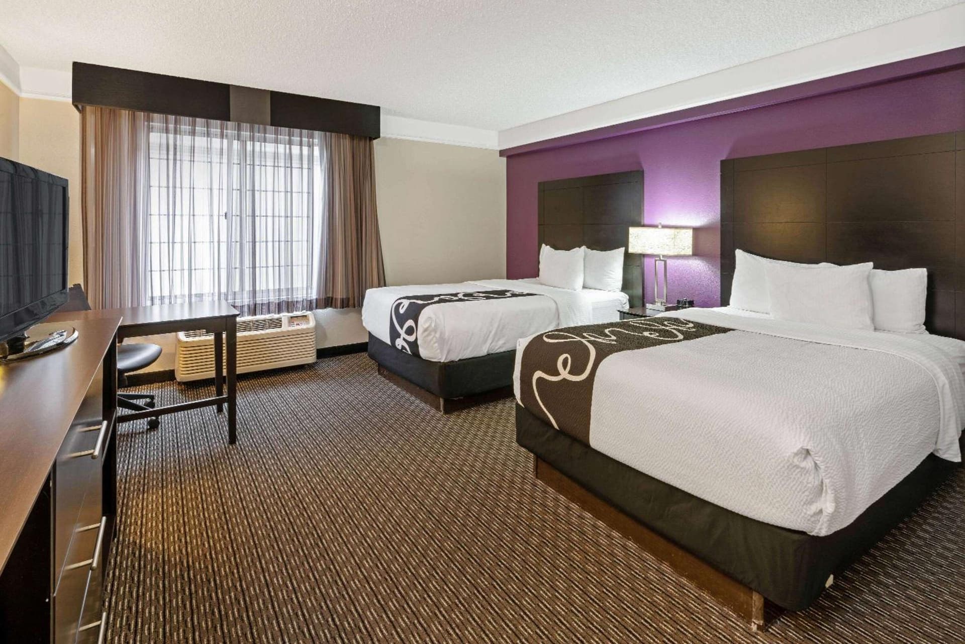 La Quinta Inn & Suites by Wyndham Phoenix Scottsdale interior in Scottsdale, AZ — gallery photo 2