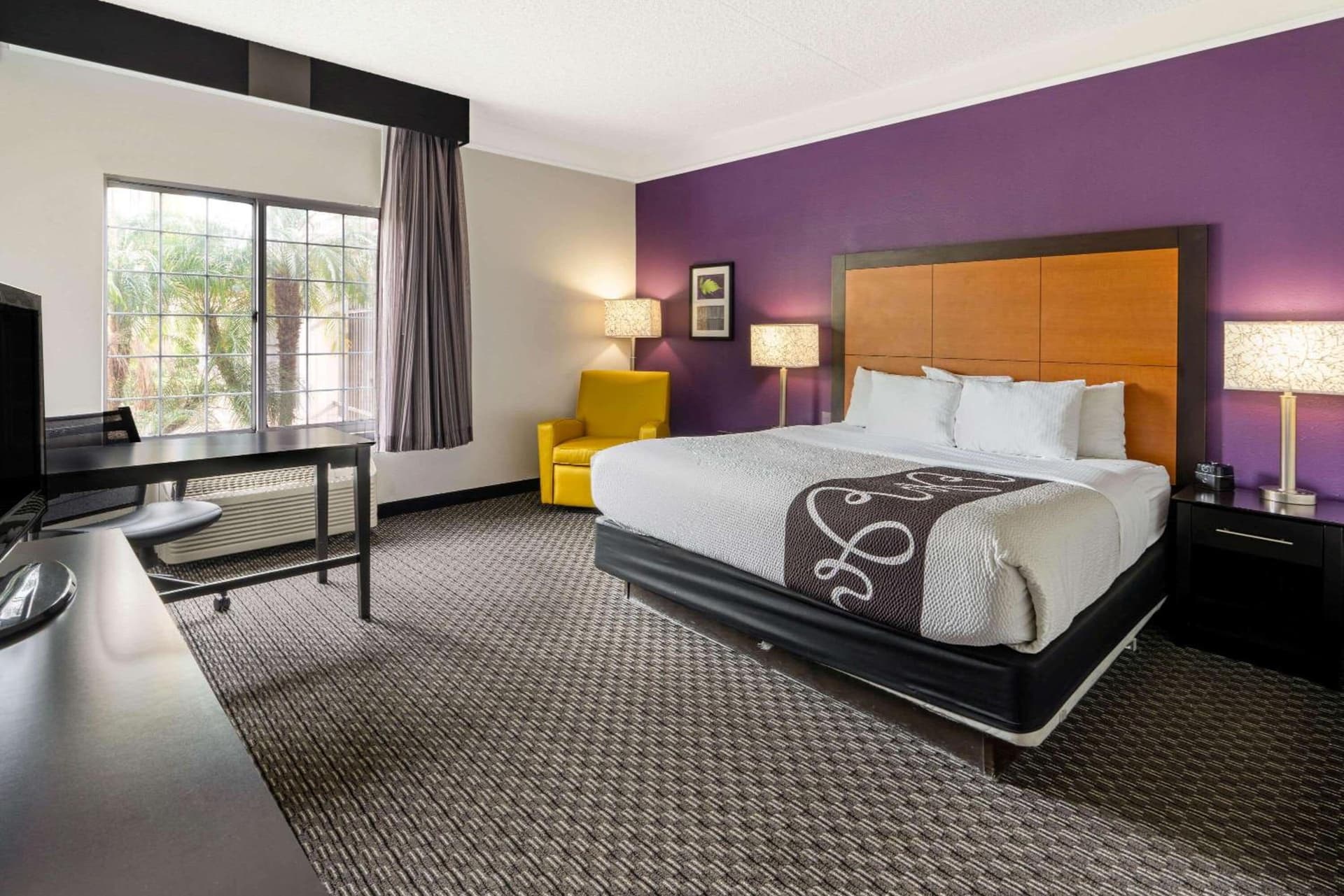 La Quinta Inn & Suites by Wyndham Phoenix Scottsdale gallery photo in Scottsdale, AZ — image 15