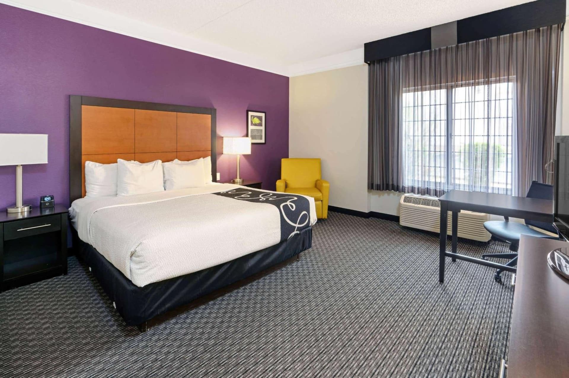 La Quinta Inn & Suites by Wyndham Phoenix Scottsdale gallery photo in Scottsdale, AZ — image 17