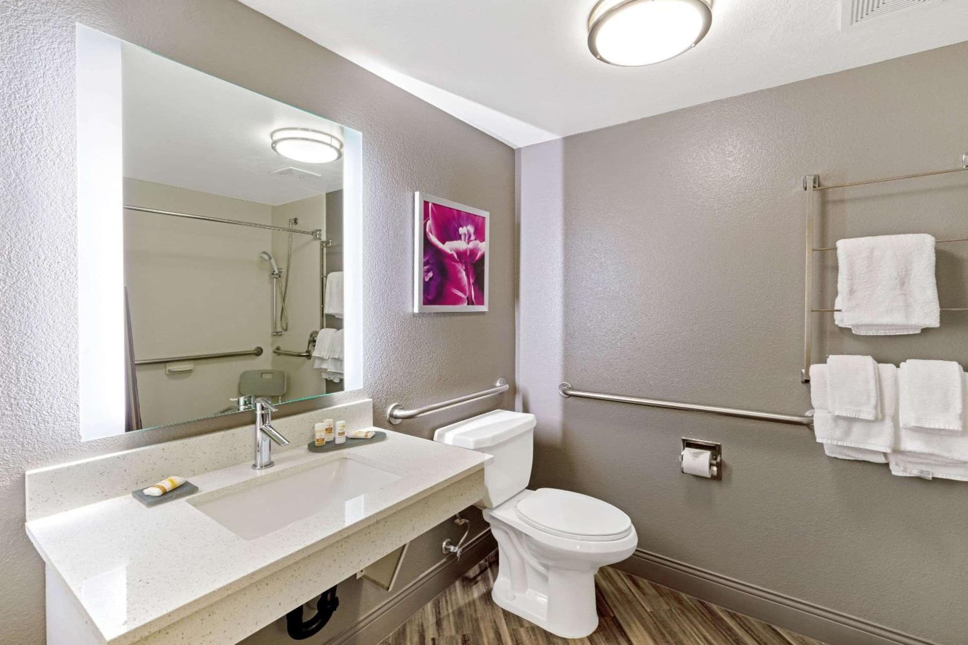 La Quinta Inn & Suites by Wyndham Phoenix Scottsdale gallery photo in Scottsdale, AZ — image 27