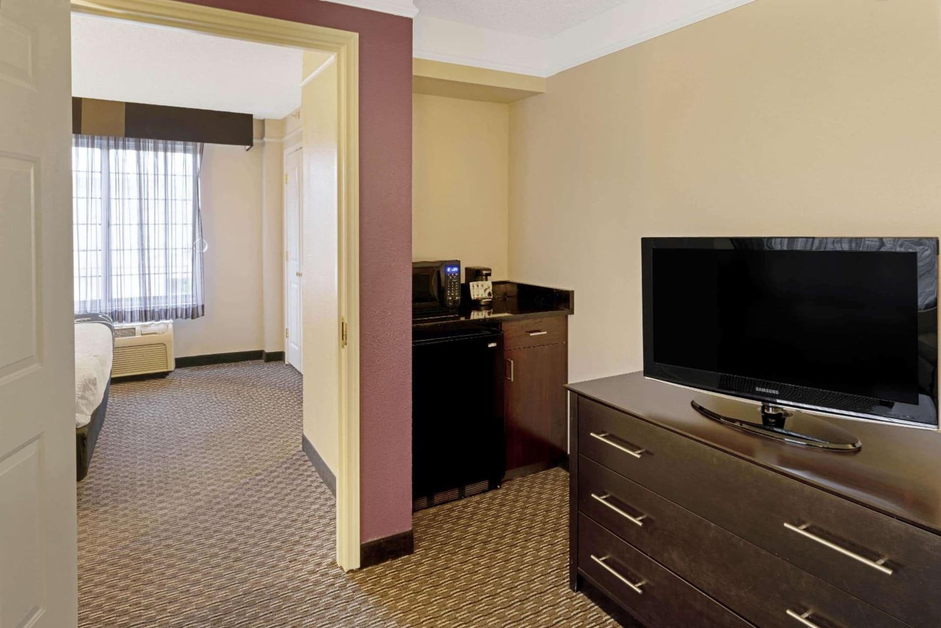 La Quinta Inn & Suites by Wyndham Phoenix Scottsdale gallery photo in Scottsdale, AZ — image 36
